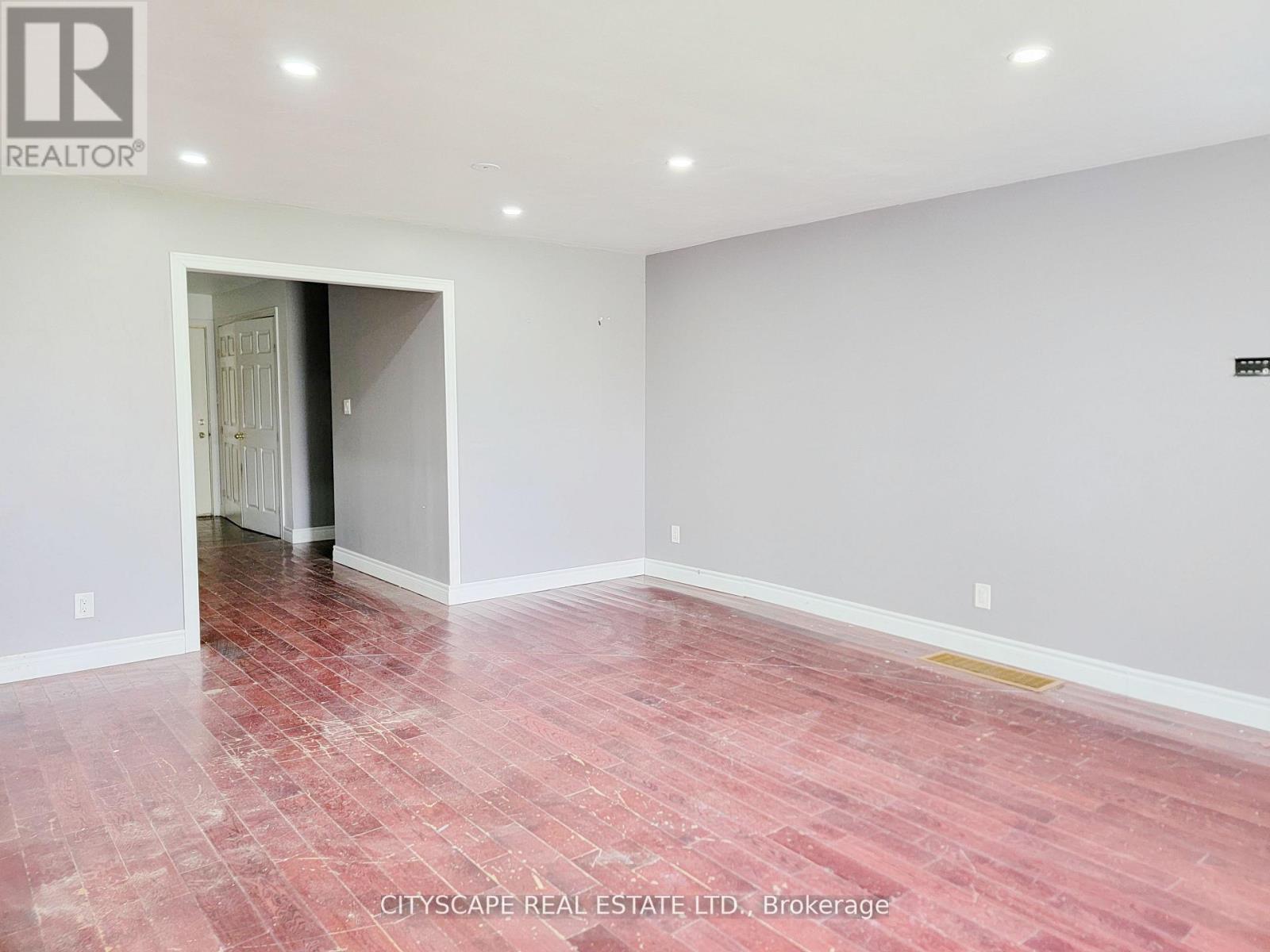 34 ROBINSON AVENUE - 14