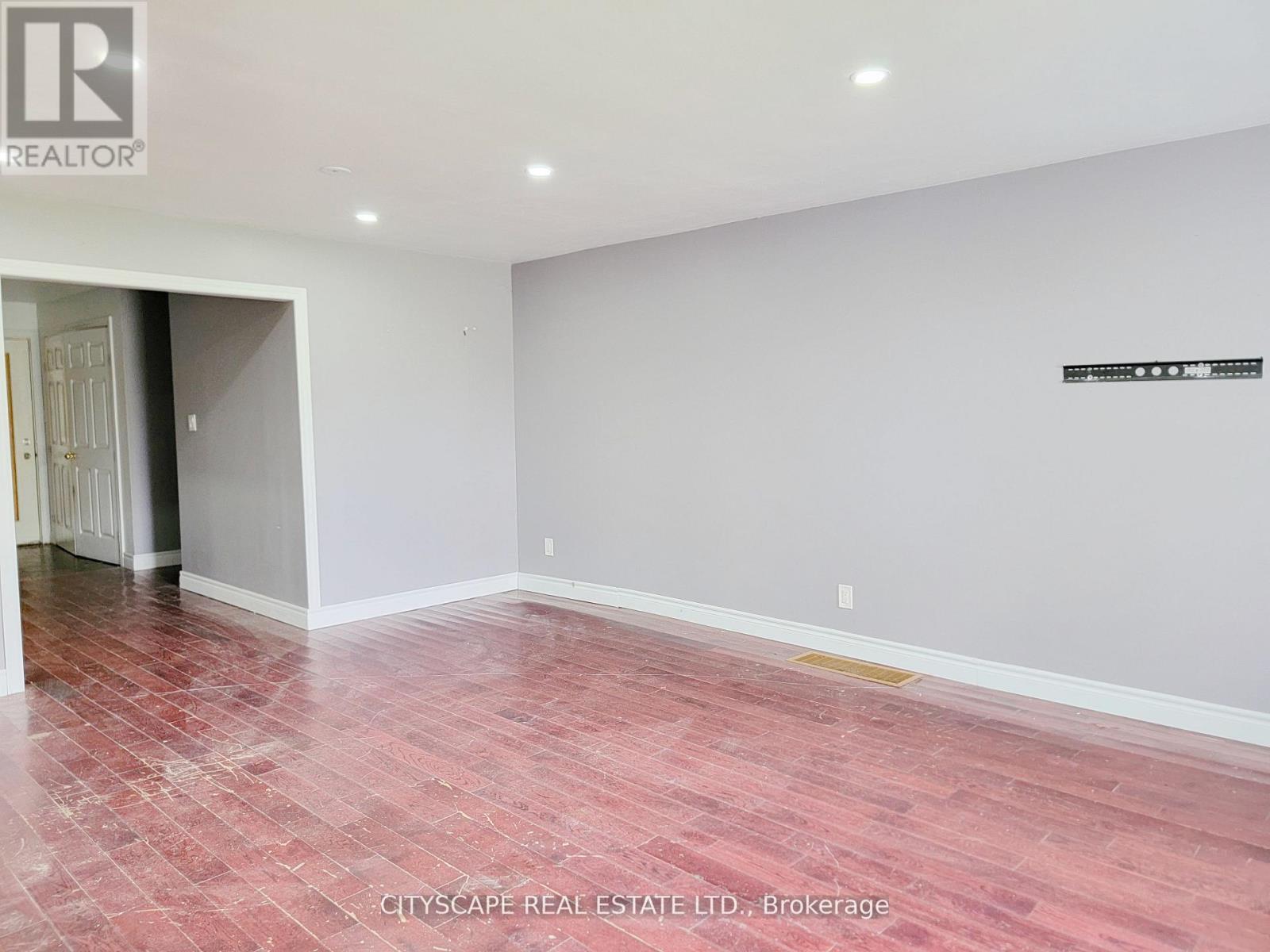 34 ROBINSON AVENUE - 15