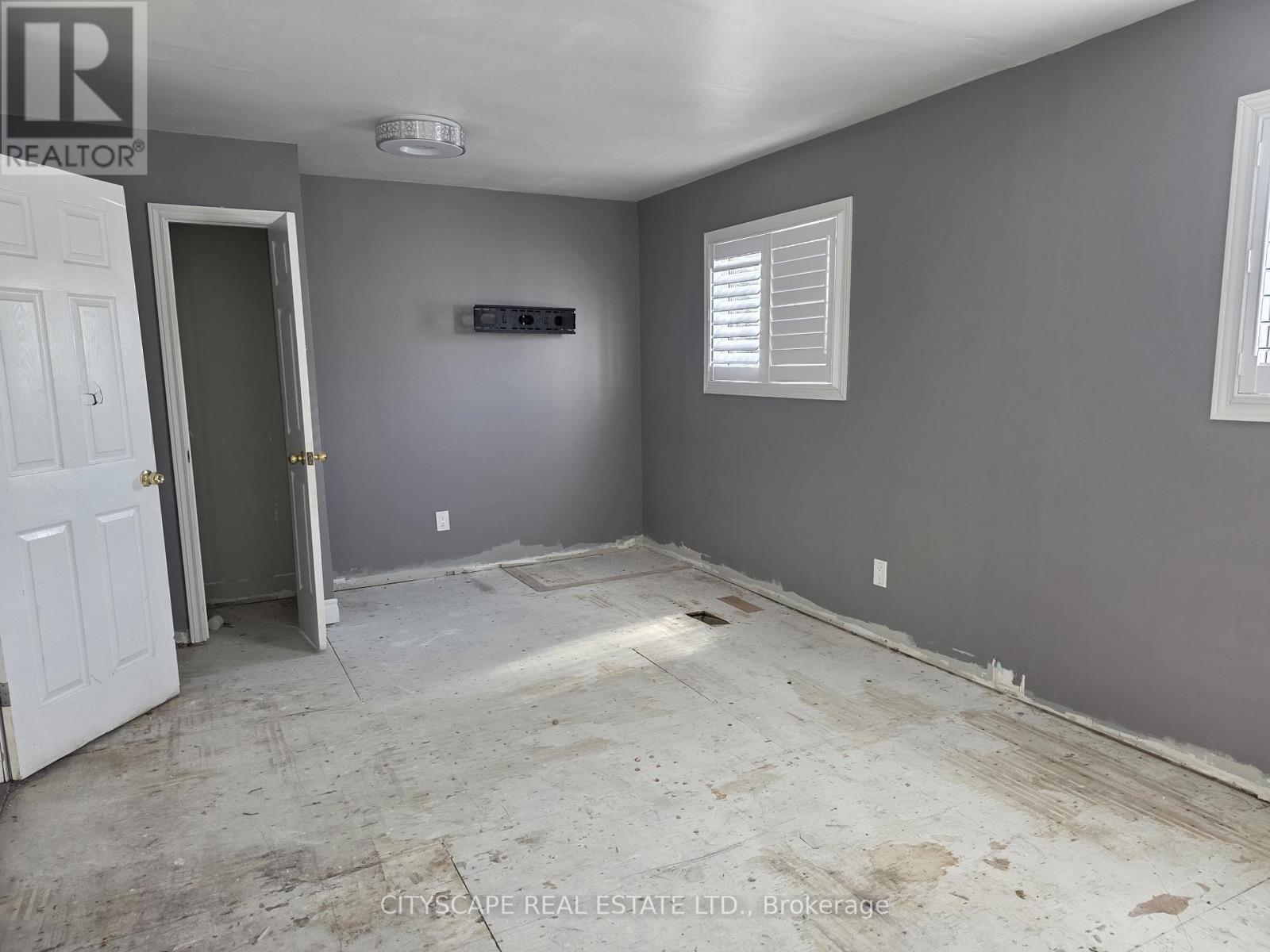 34 ROBINSON AVENUE - 16