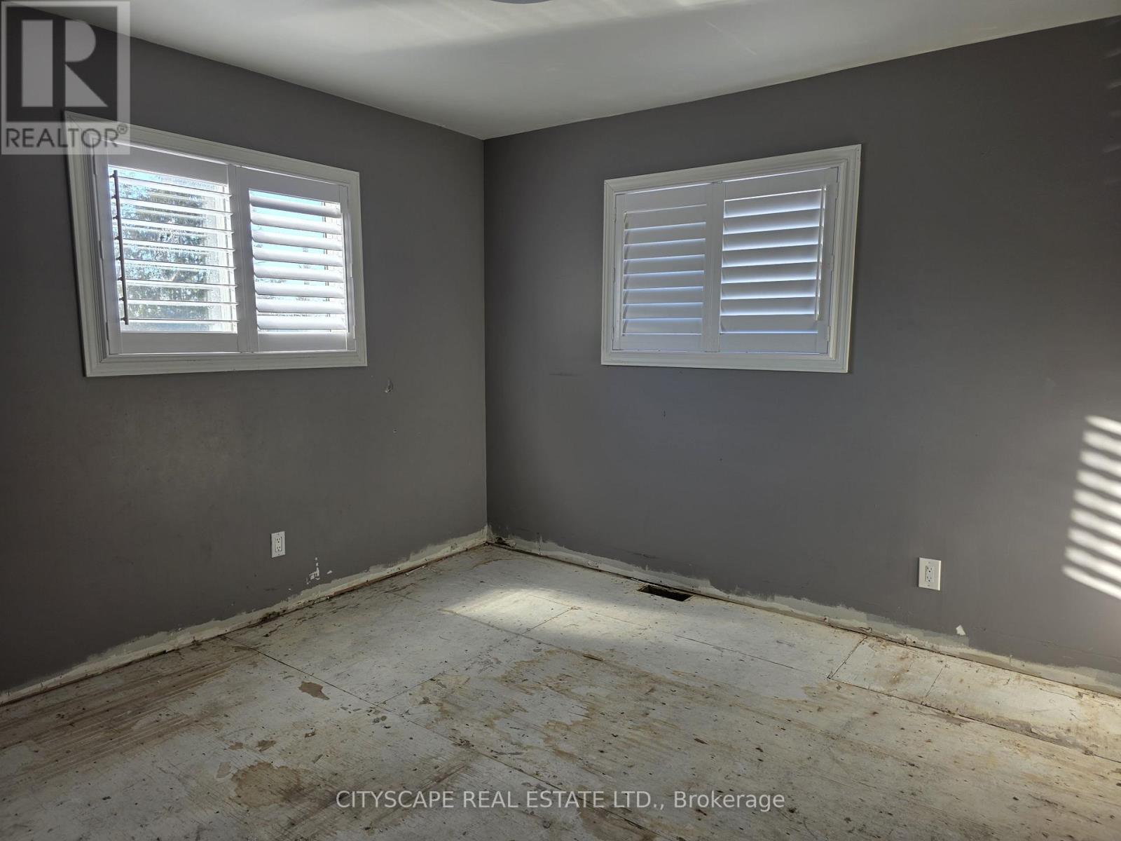 34 ROBINSON AVENUE - 17