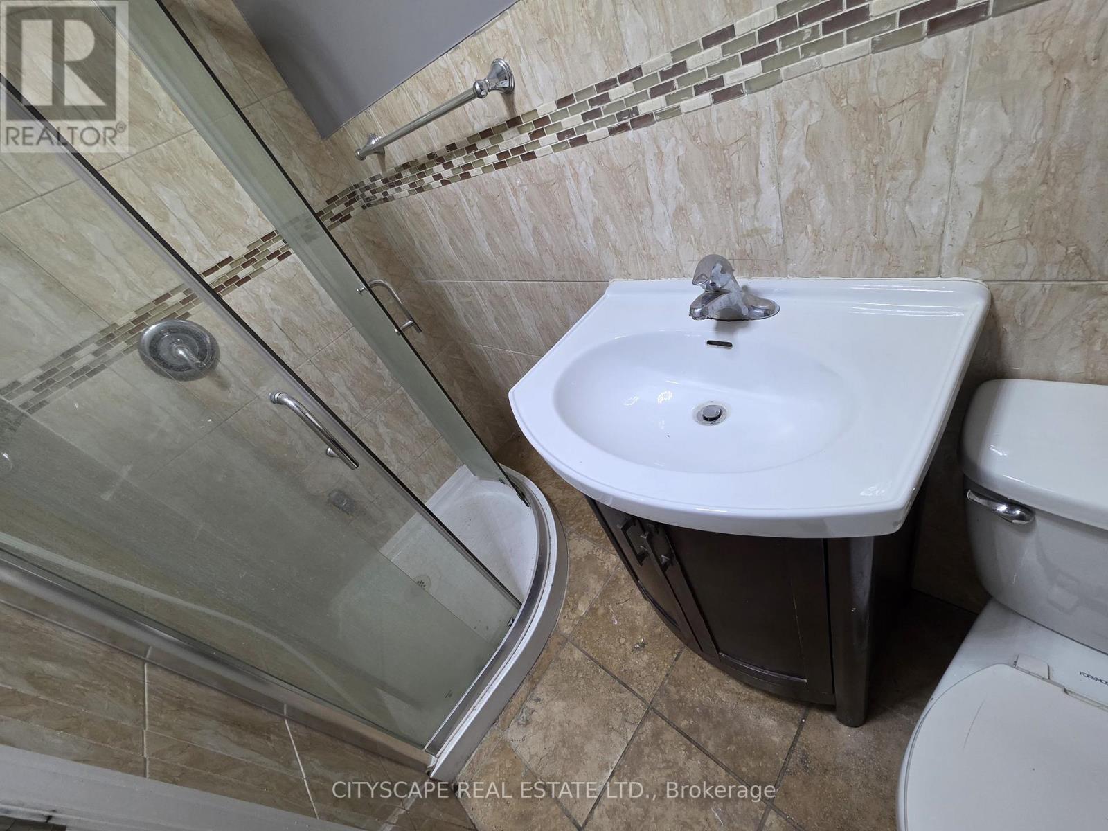 34 ROBINSON AVENUE - 20