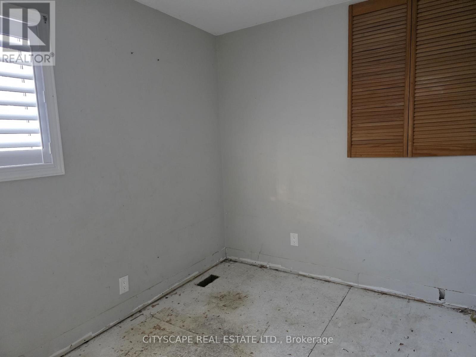 34 ROBINSON AVENUE - 21
