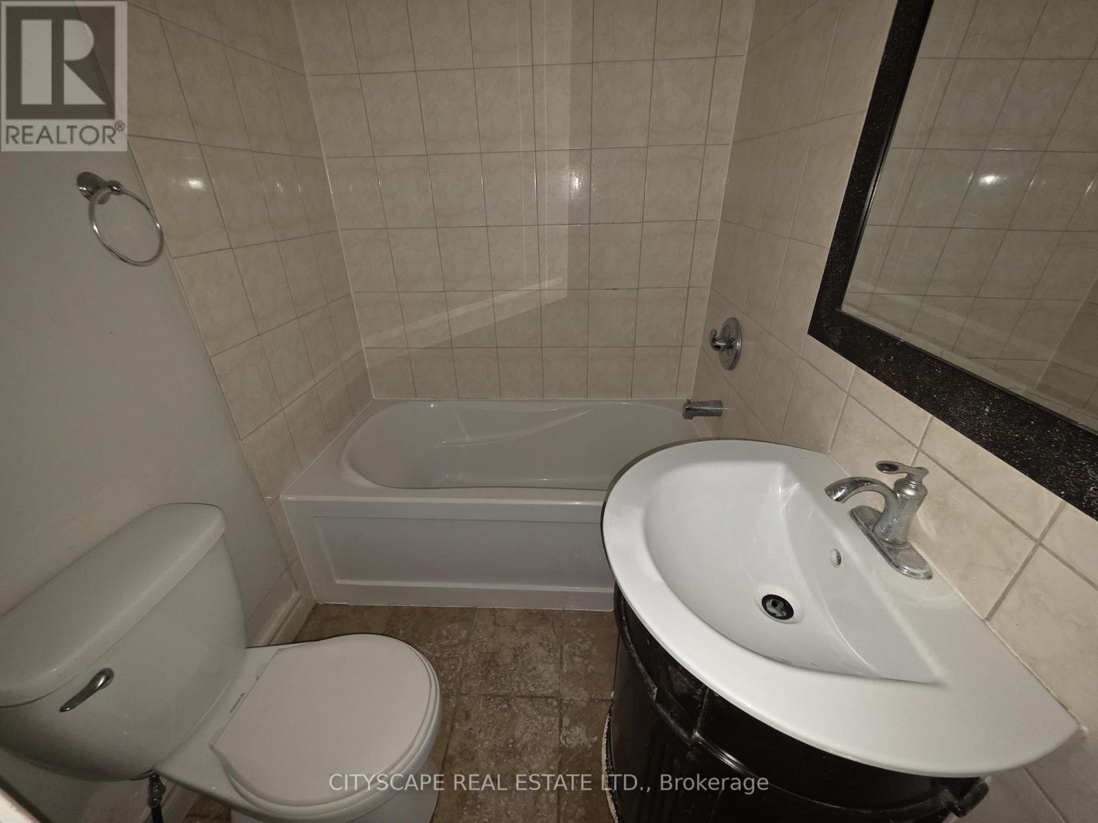 34 ROBINSON AVENUE - 23