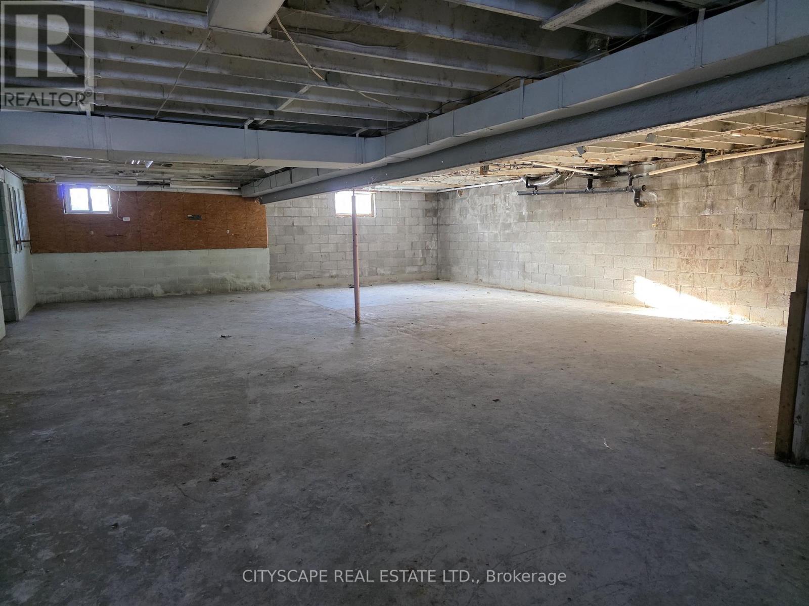 34 ROBINSON AVENUE - 27