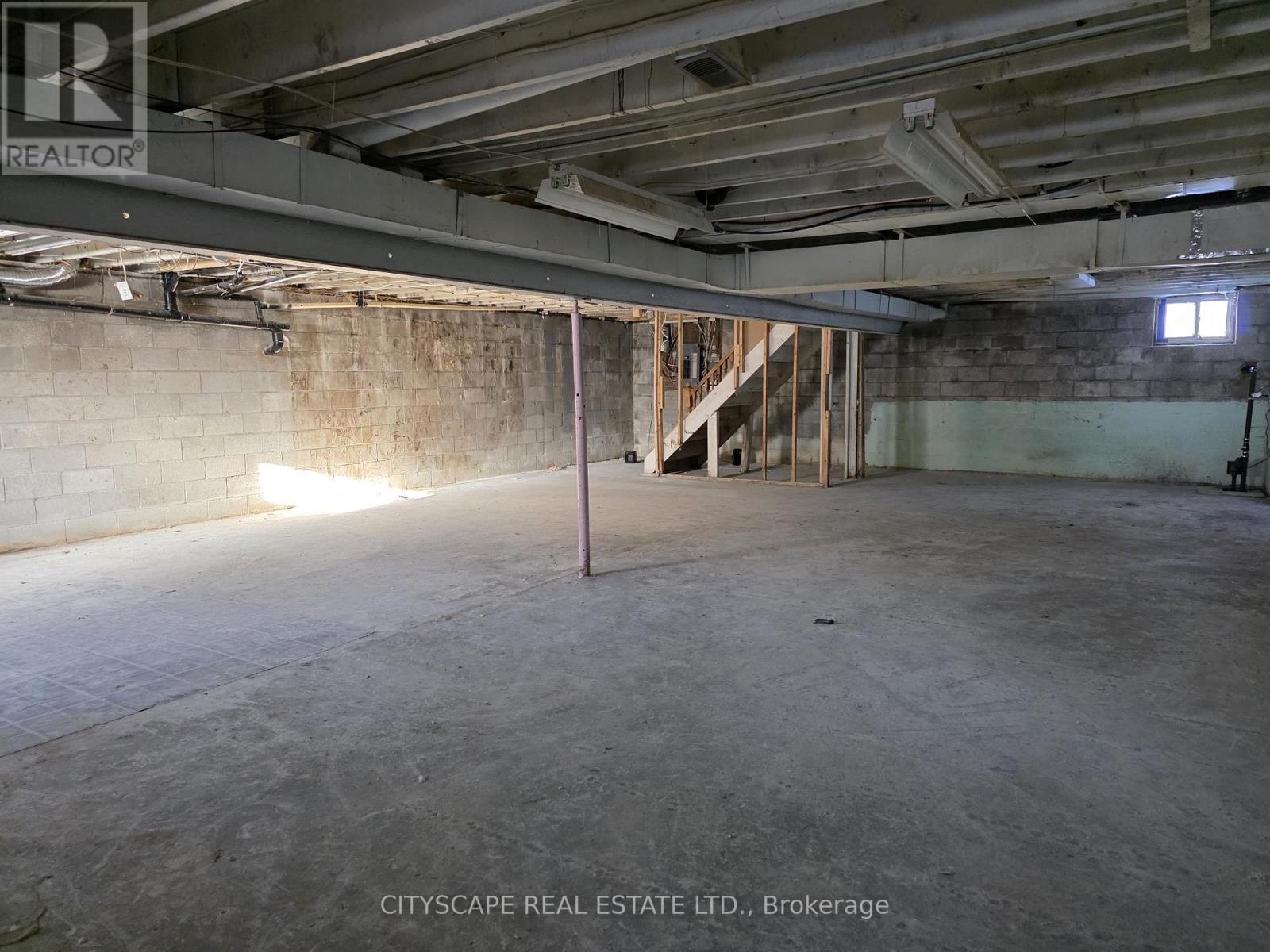 34 ROBINSON AVENUE - 28