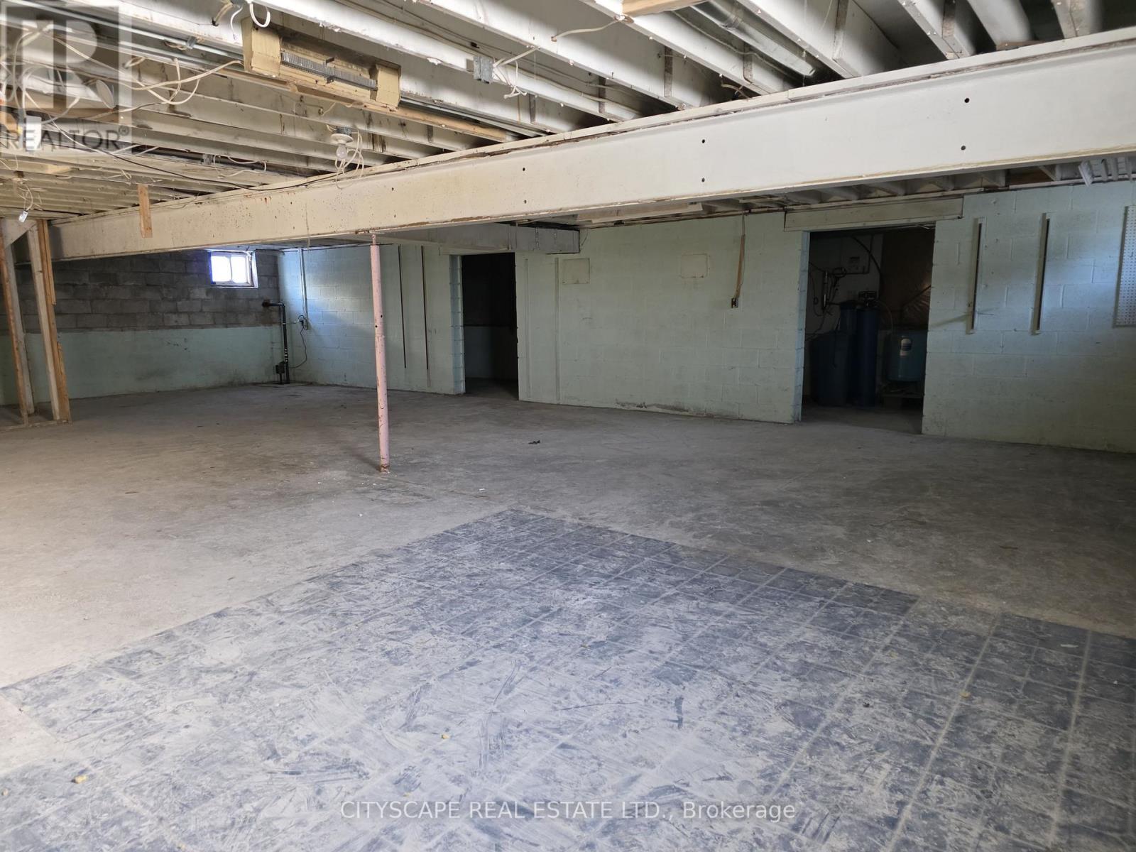 34 ROBINSON AVENUE - 29