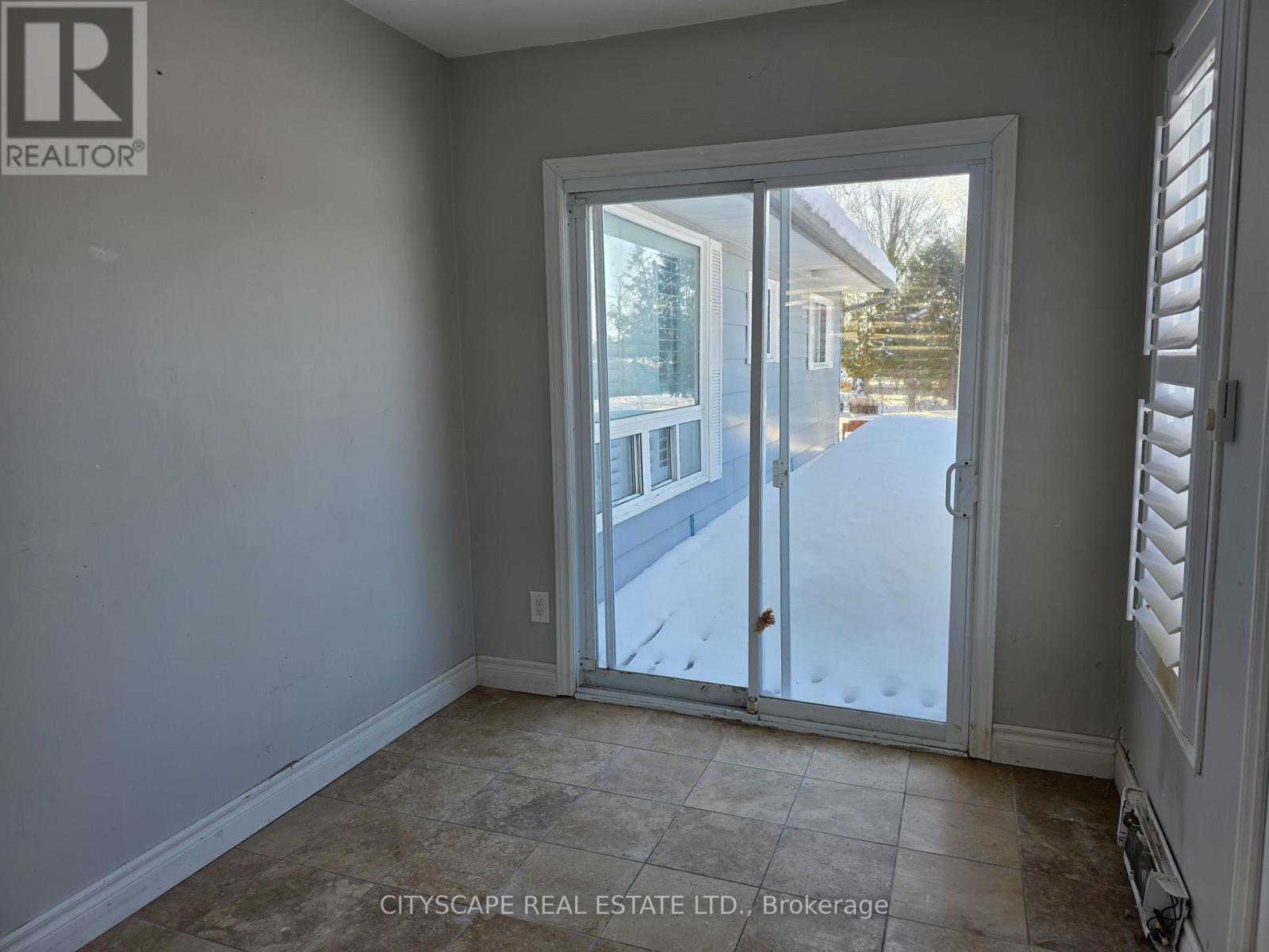 34 ROBINSON AVENUE - 6
