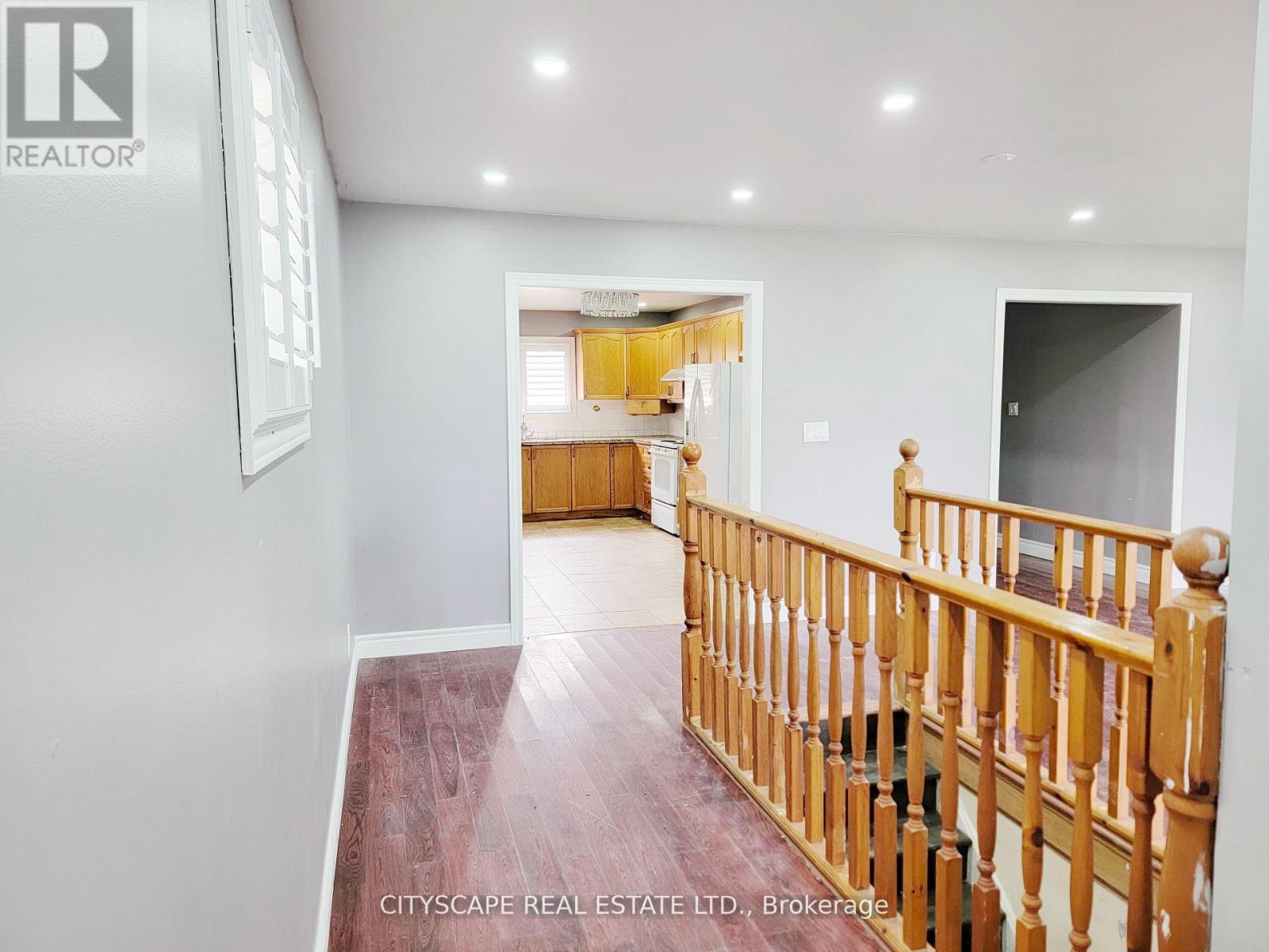 34 ROBINSON AVENUE - 7