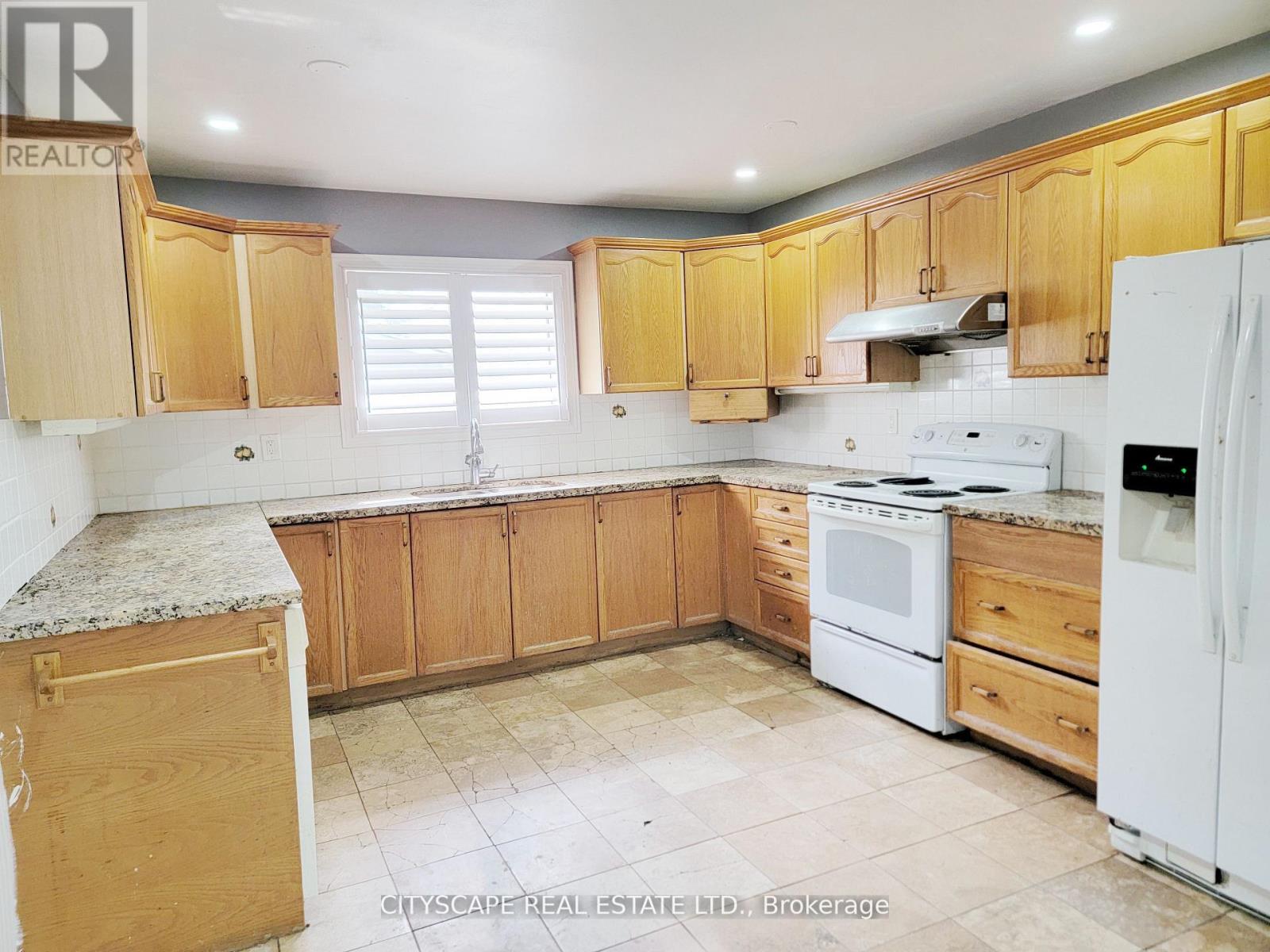 34 ROBINSON AVENUE - 8