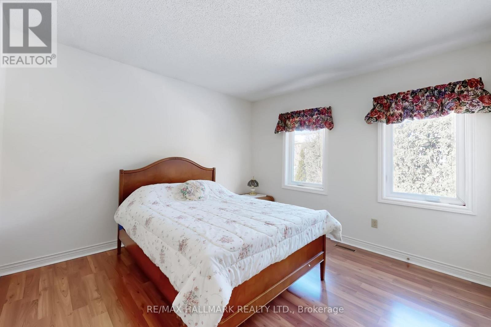 28 WHITE LODGE CRESCENT,Richmond Hill (Mill Pond),,