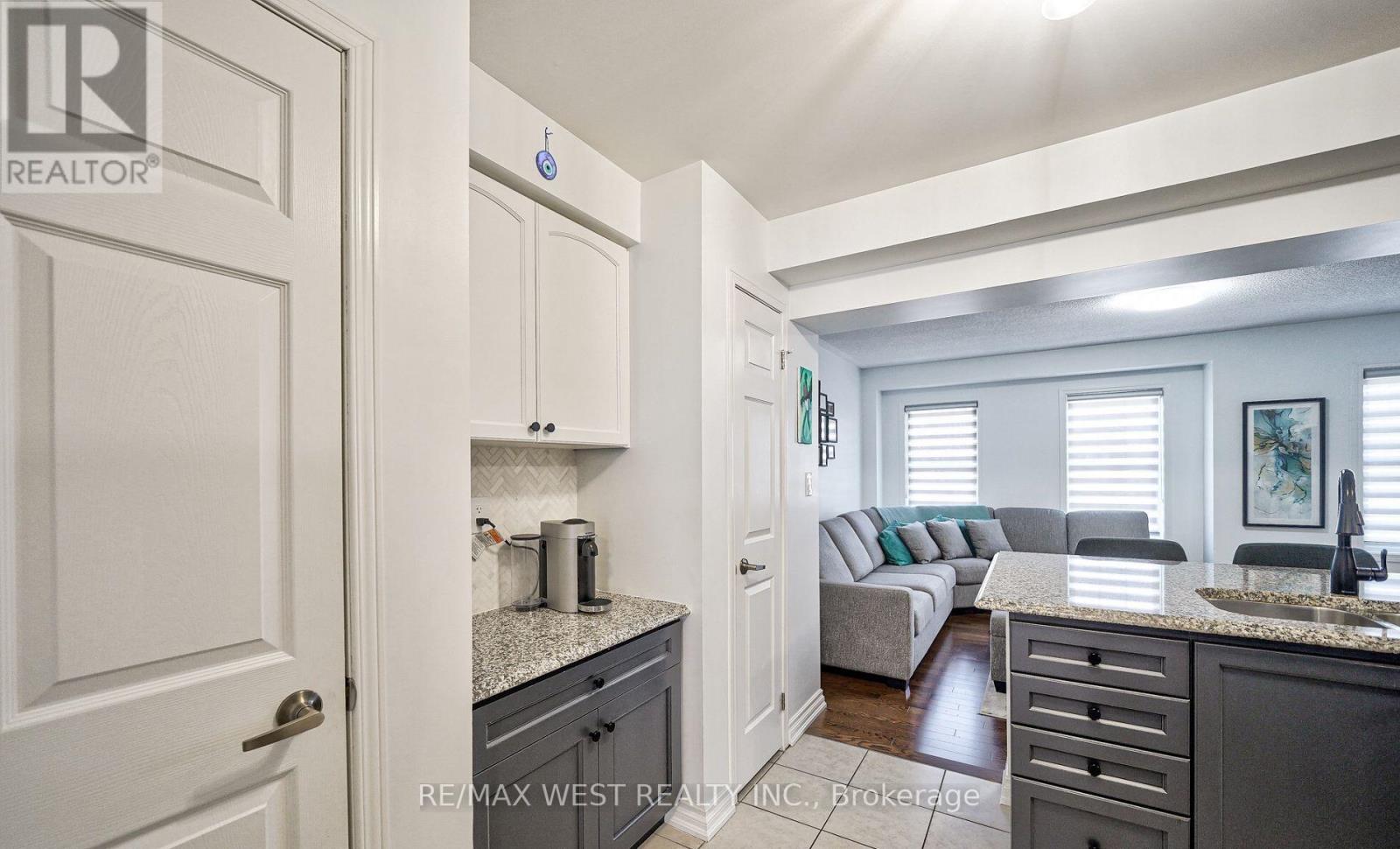 13 MIDHOPE WAY - 18
