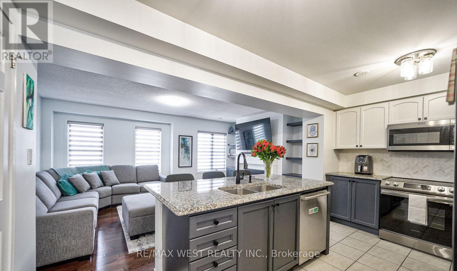 13 MIDHOPE WAY - 19