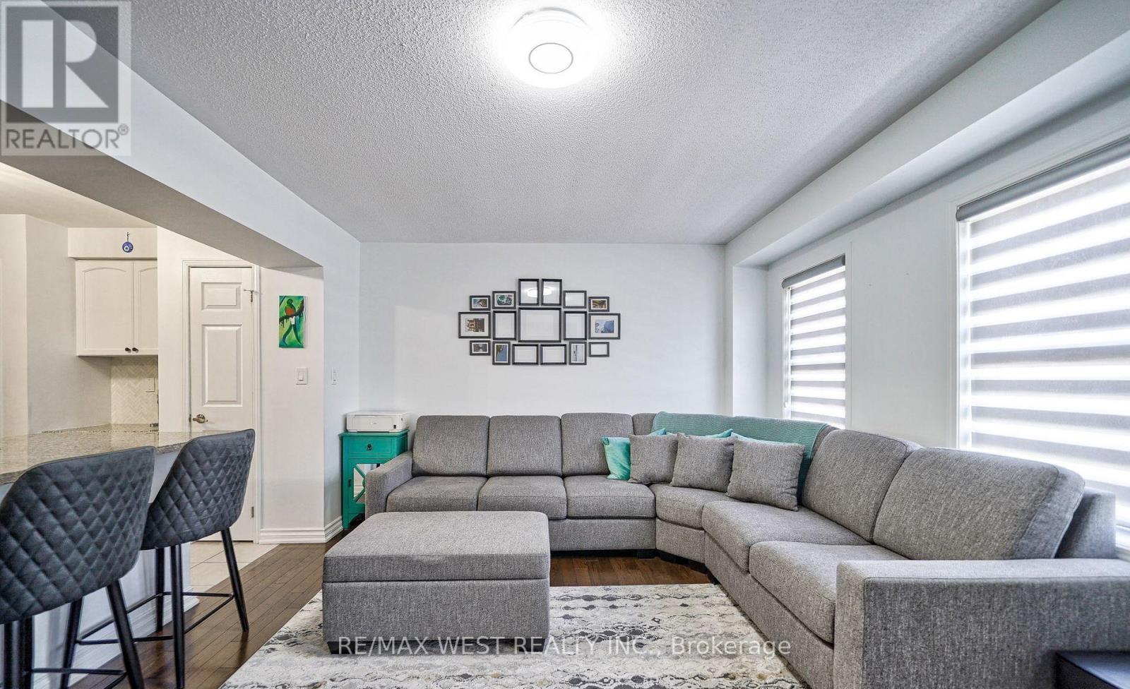 13 MIDHOPE WAY - 22