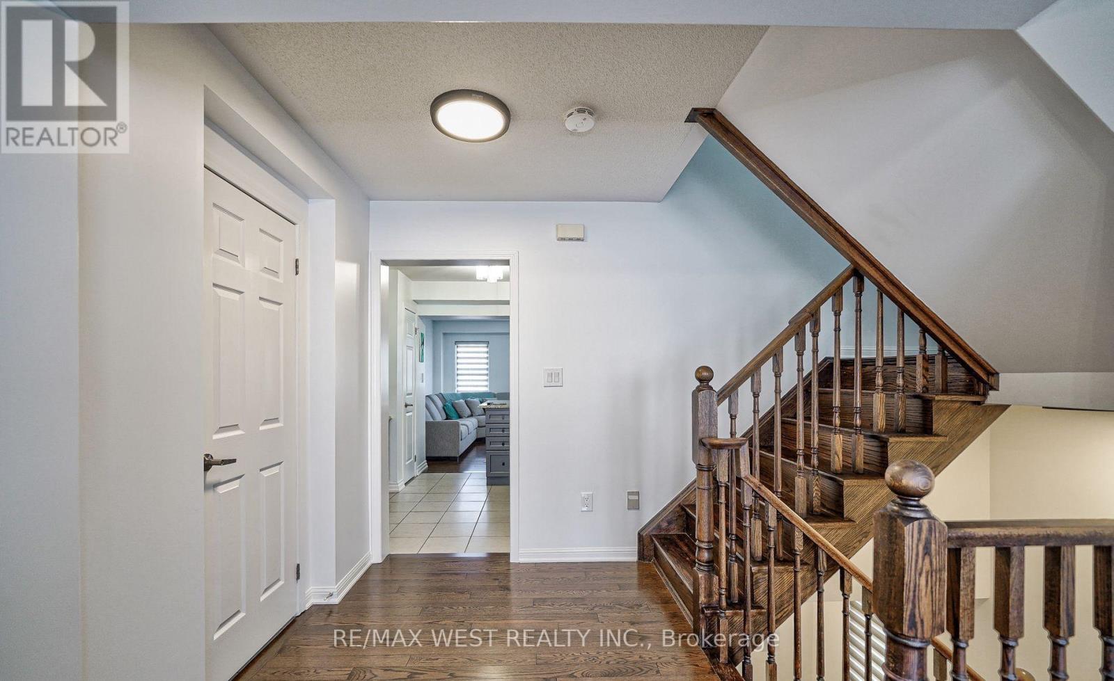 13 MIDHOPE WAY - 15