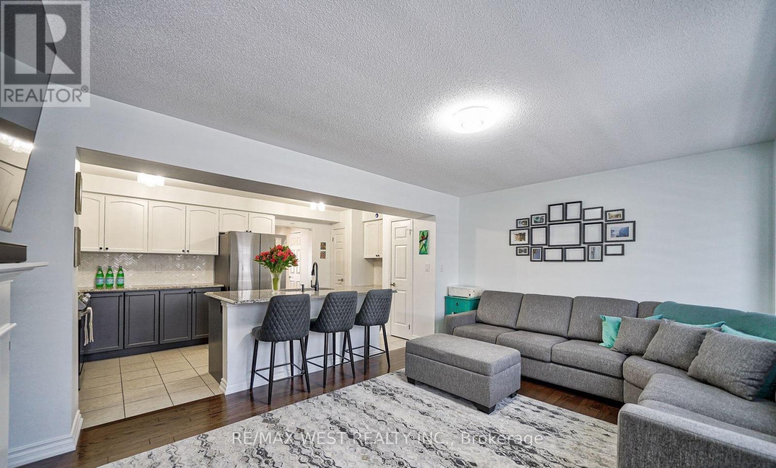 13 MIDHOPE WAY - 23