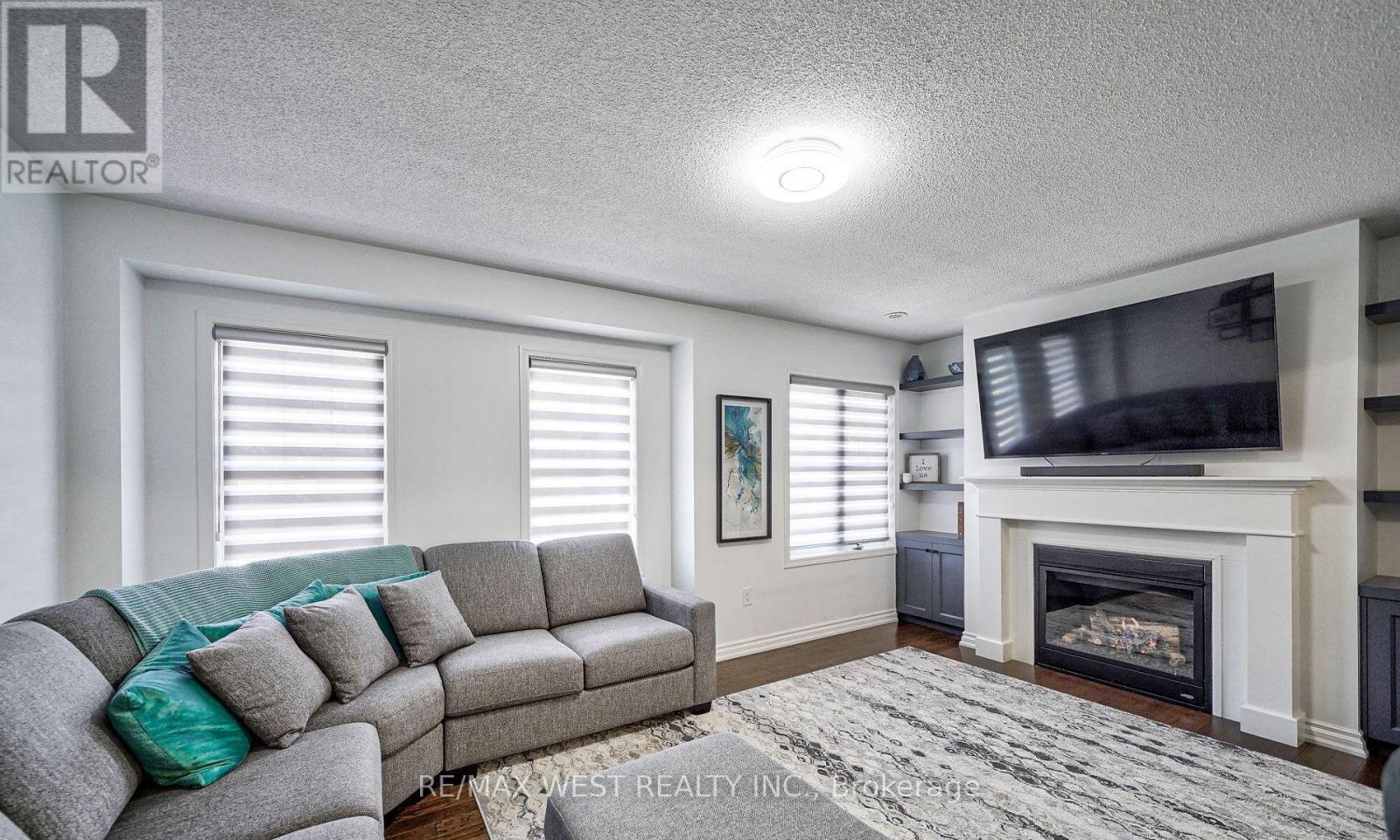 13 MIDHOPE WAY - 24