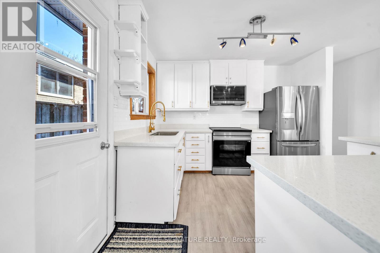 21 HURON COURT - 13