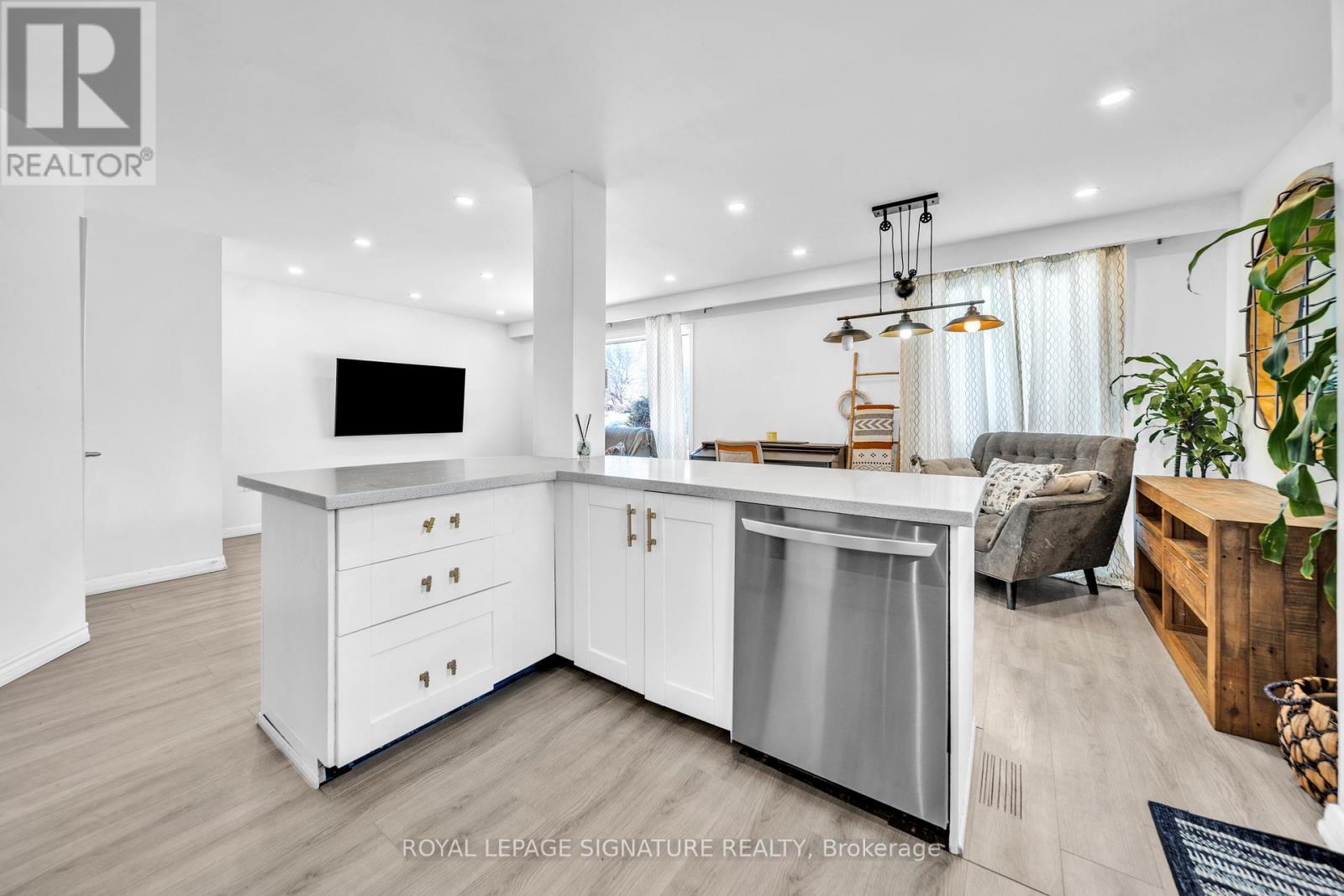 21 HURON COURT - 17