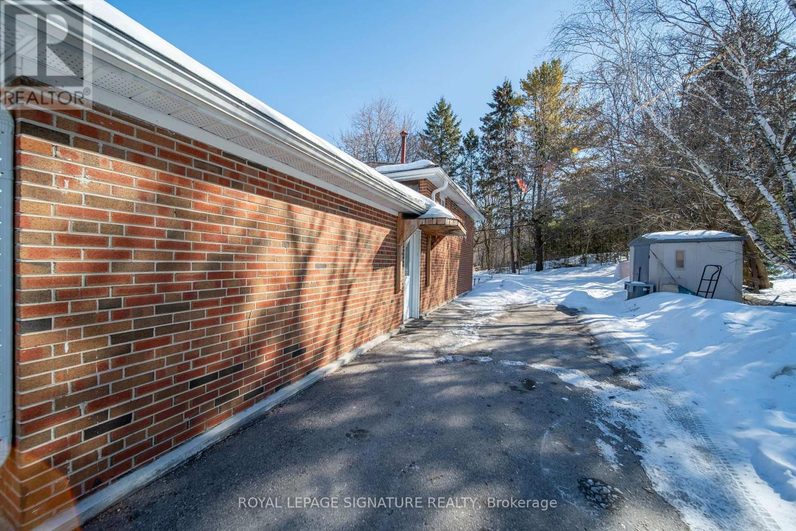 21 HURON COURT - 37