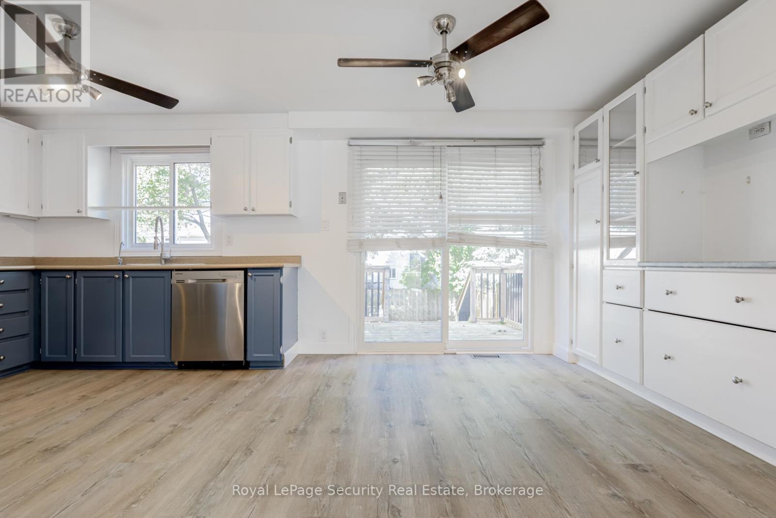 32 WILSON COURT - 4