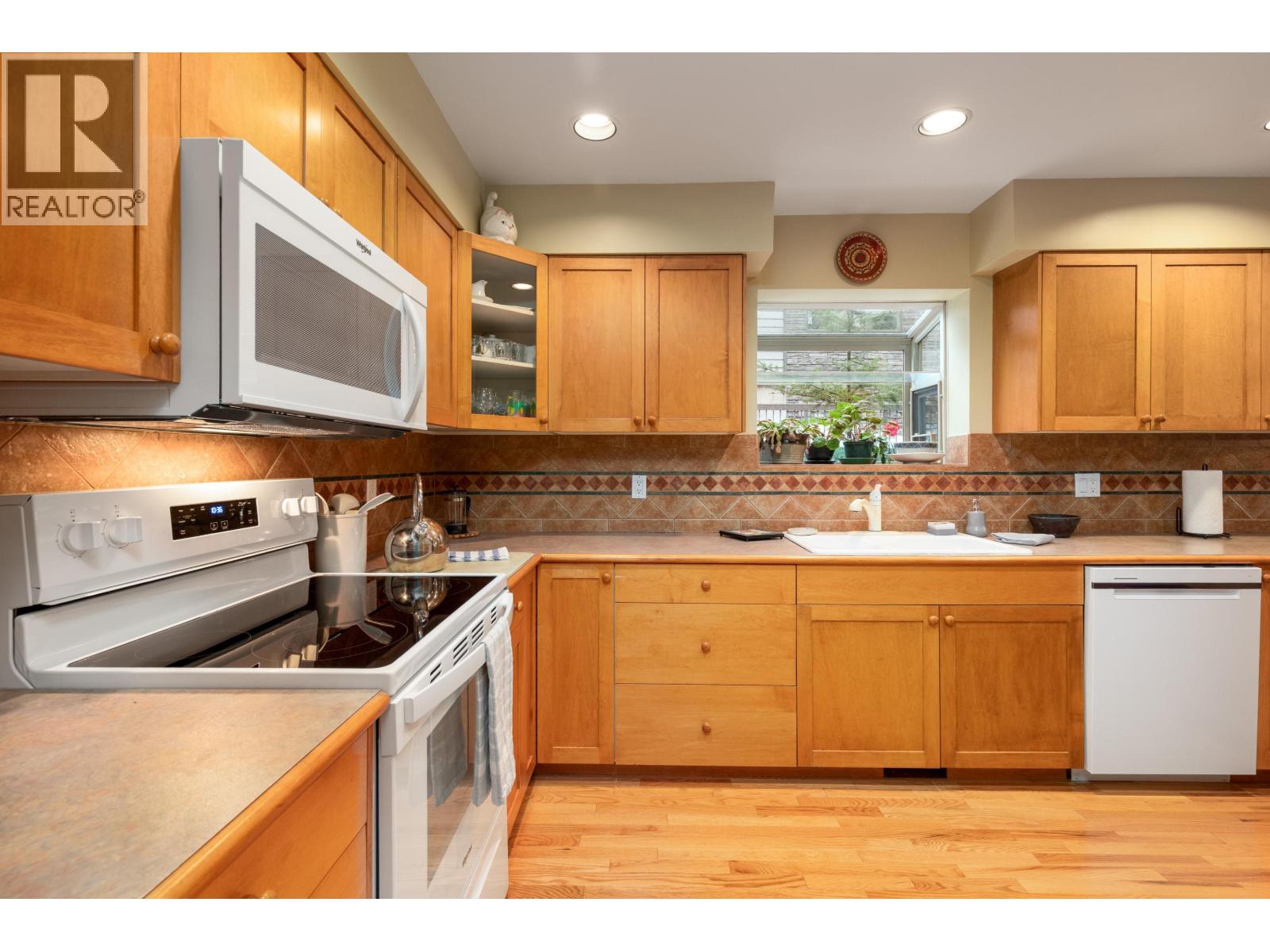 2813 CLIFFTOP LANE, Whistler