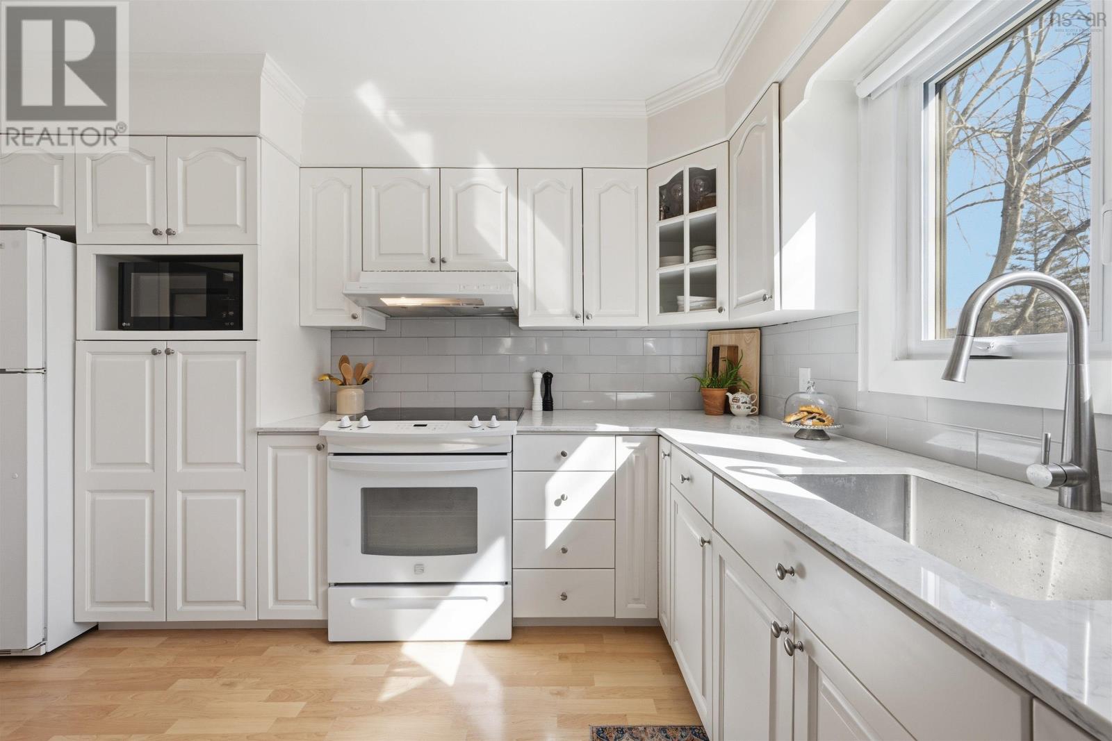 Property 31 of 40 of 12 Hanover Court