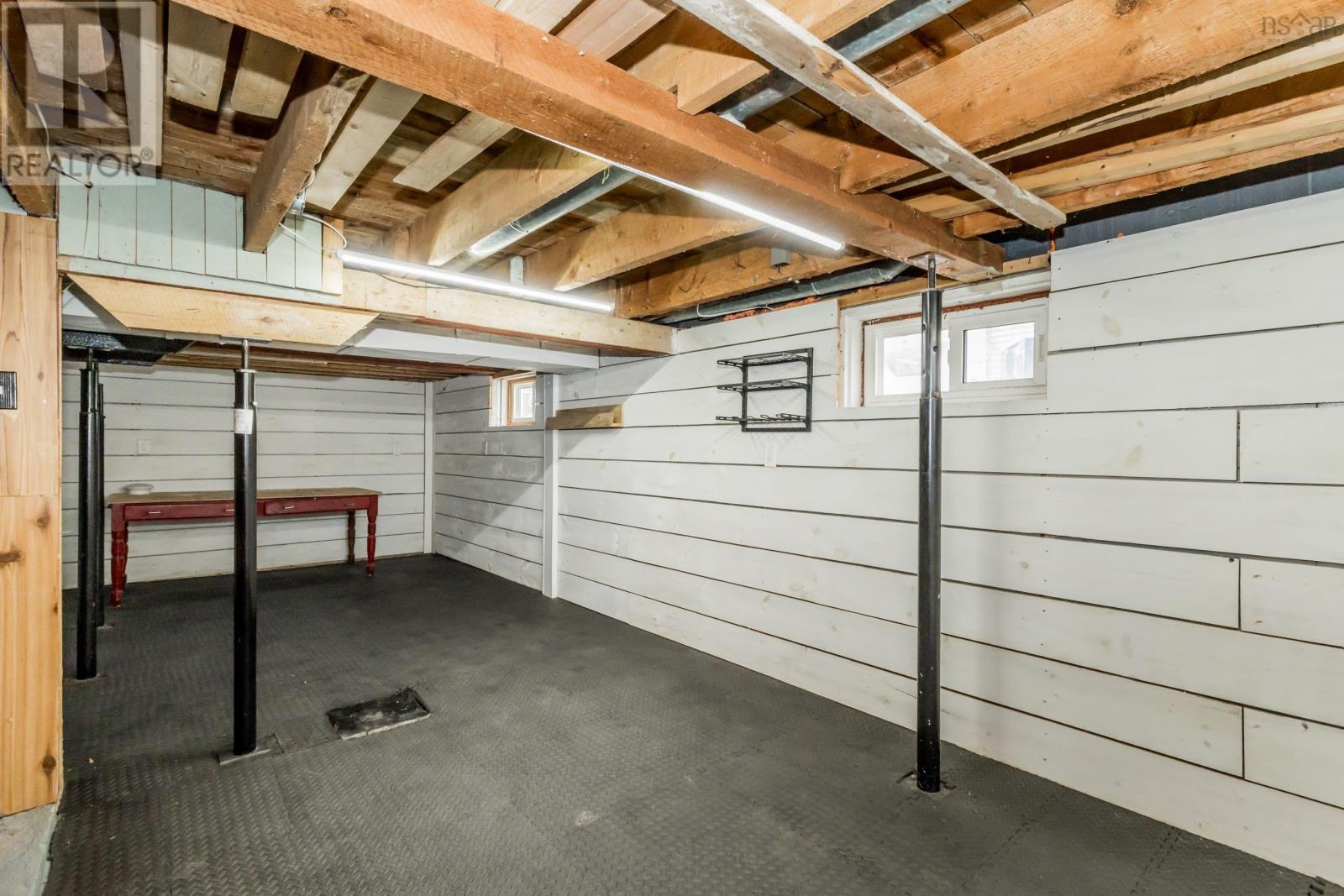 Property 9 of 50 of 59 Highway 201