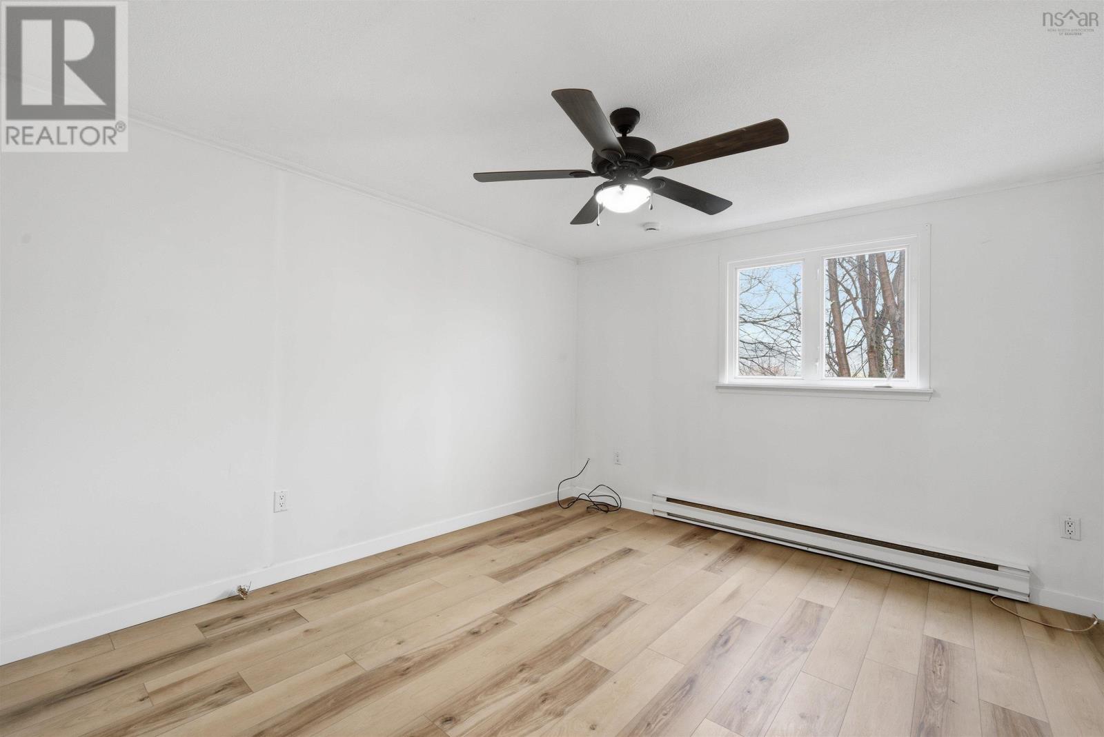 Property 10 of 36 of 18 Juniper Crescent