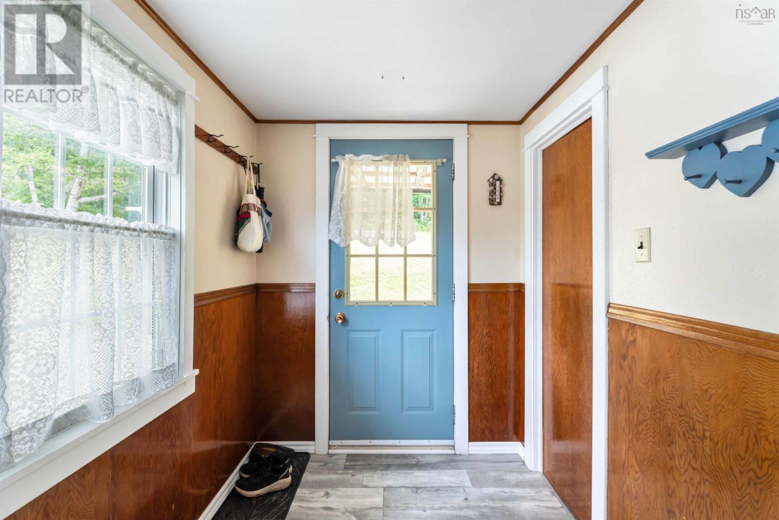 Property 38 of 51 of 4634 Shore Road W