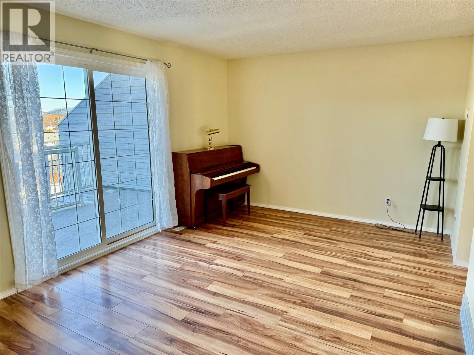 2222 3 Street N, Cranbrook