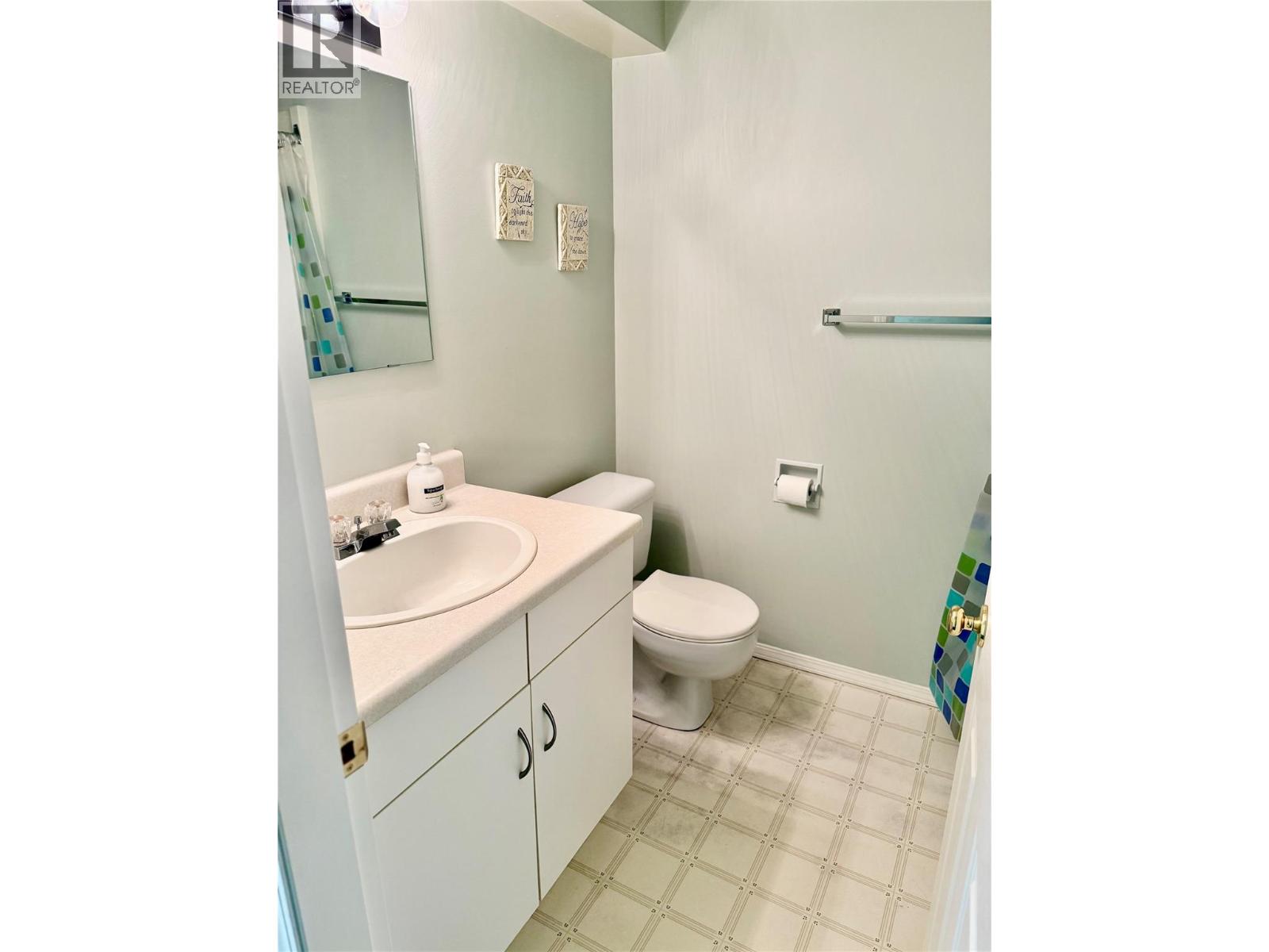 2222 3 Street N, Cranbrook