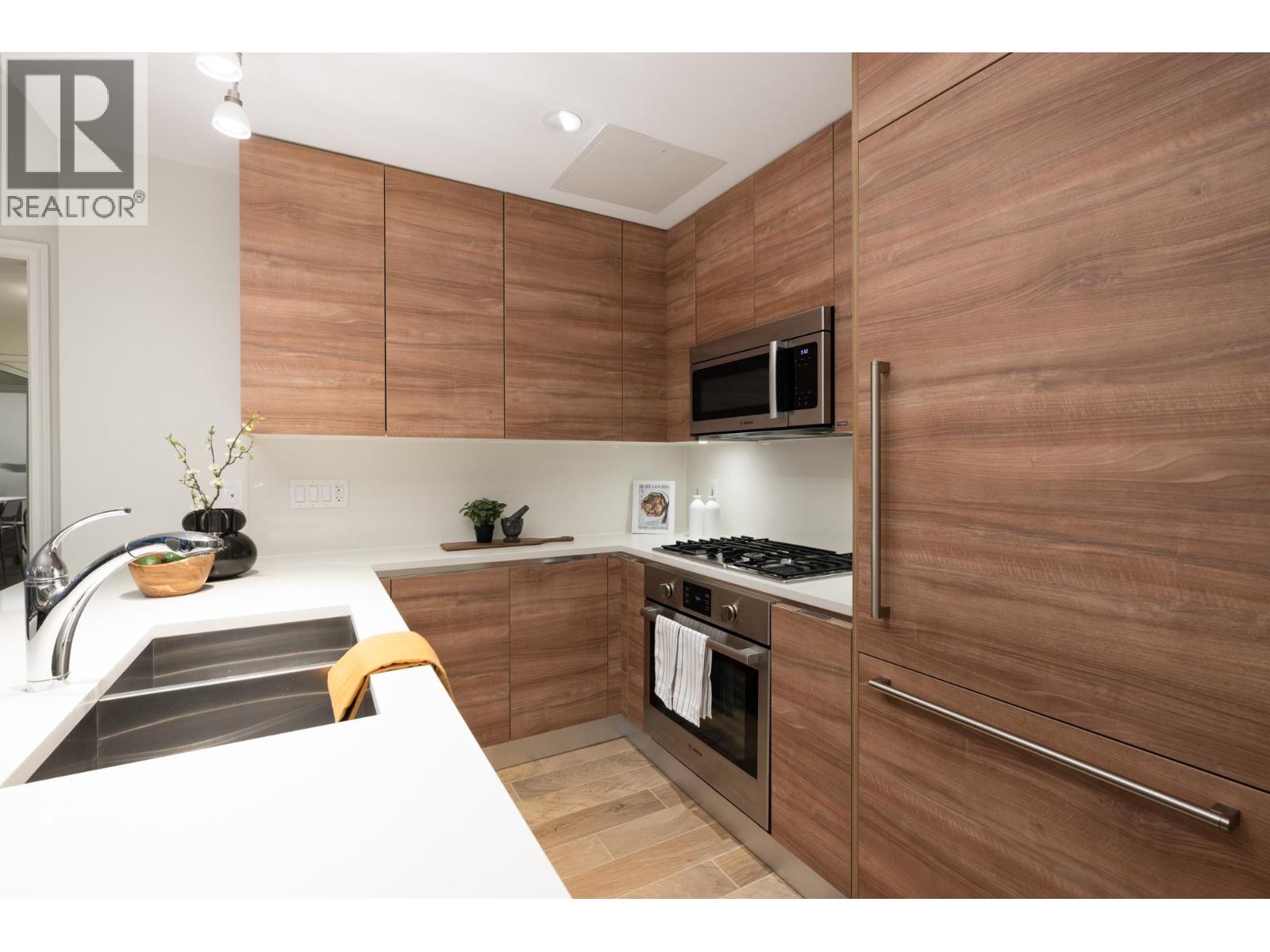 803 199 VICTORY SHIP WAY, North Vancouver