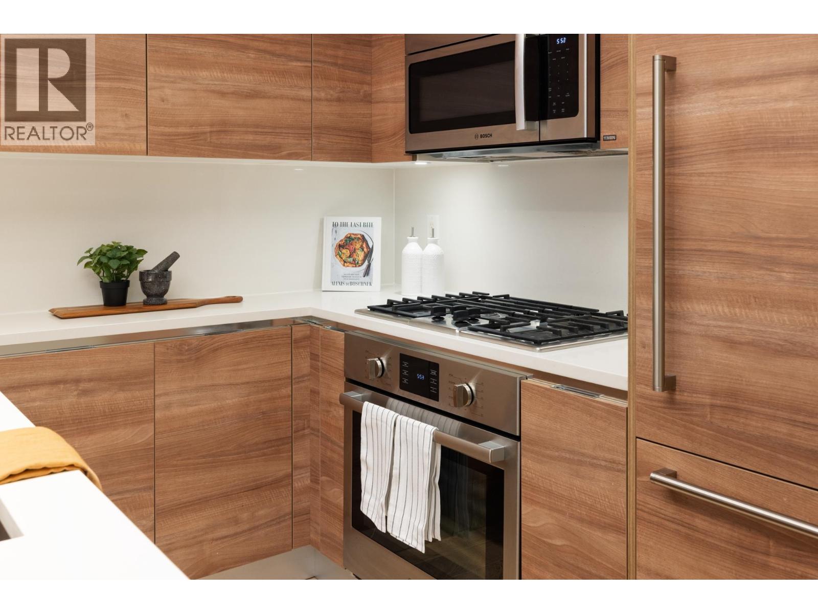 803 199 VICTORY SHIP WAY, North Vancouver