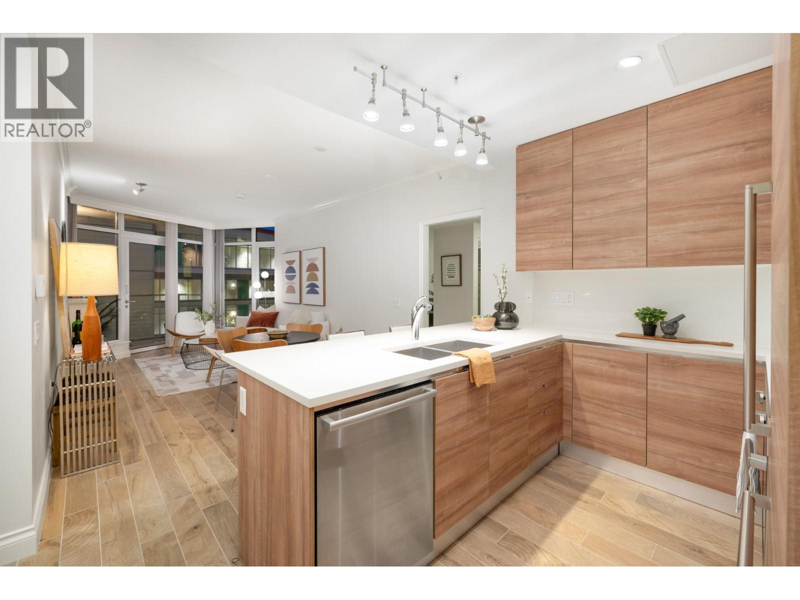 803 199 VICTORY SHIP WAY, North Vancouver