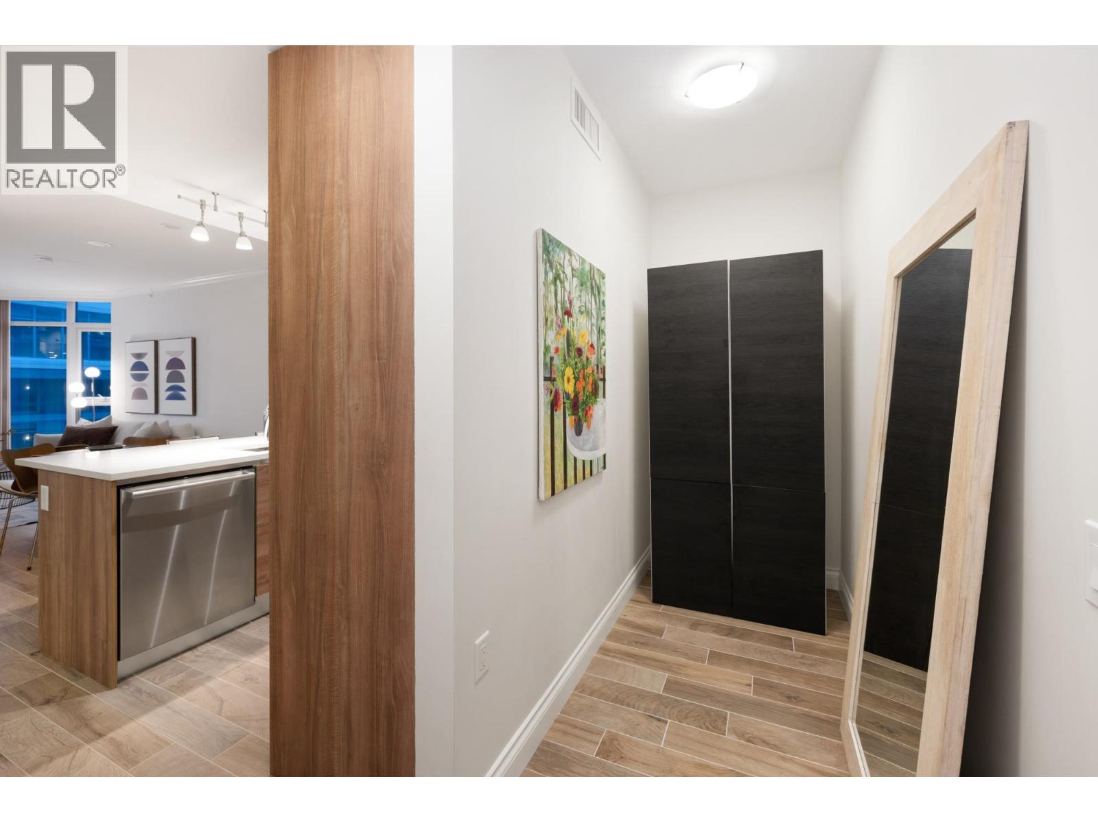 803 199 VICTORY SHIP WAY, North Vancouver