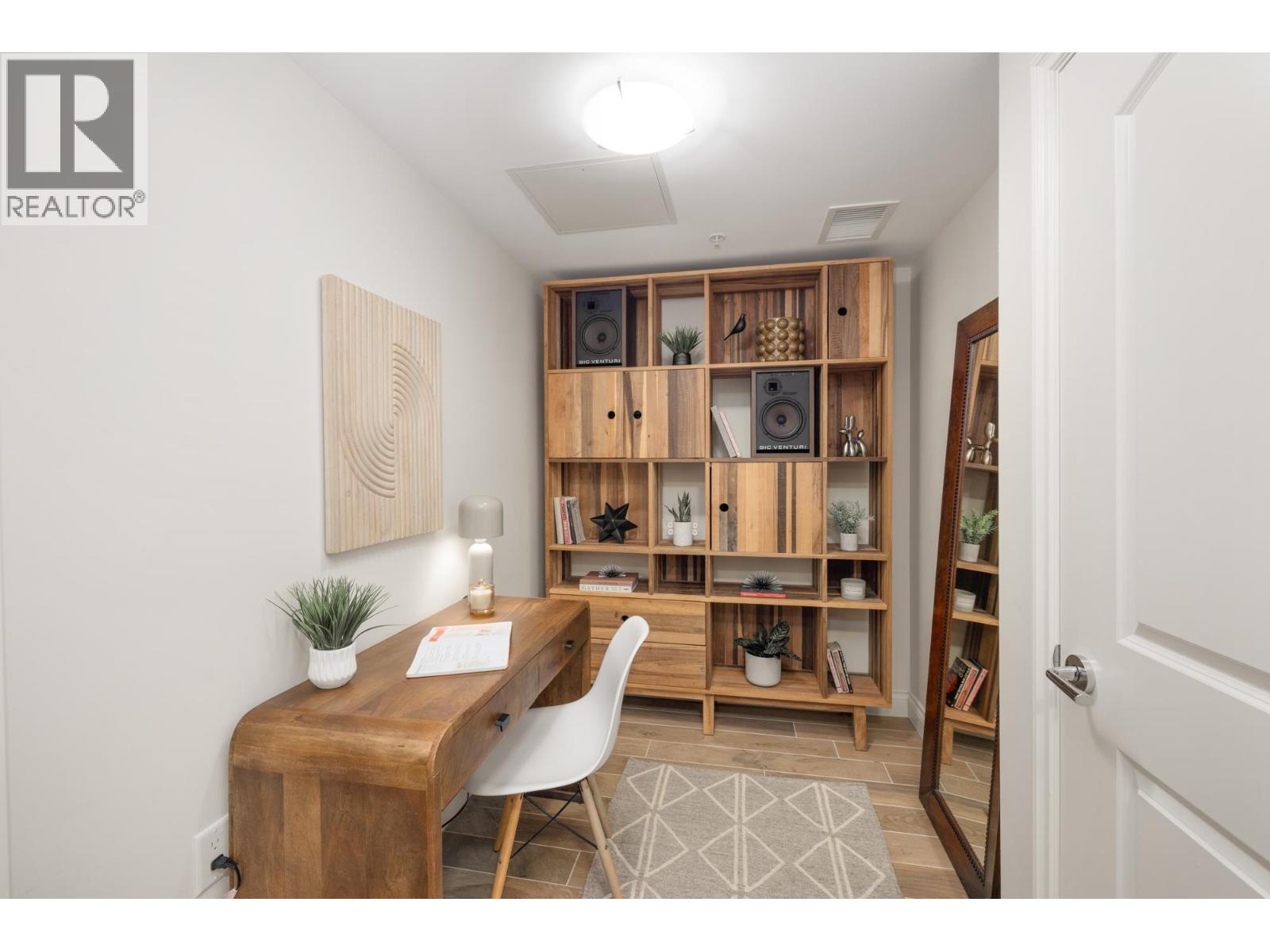 803 199 VICTORY SHIP WAY, North Vancouver