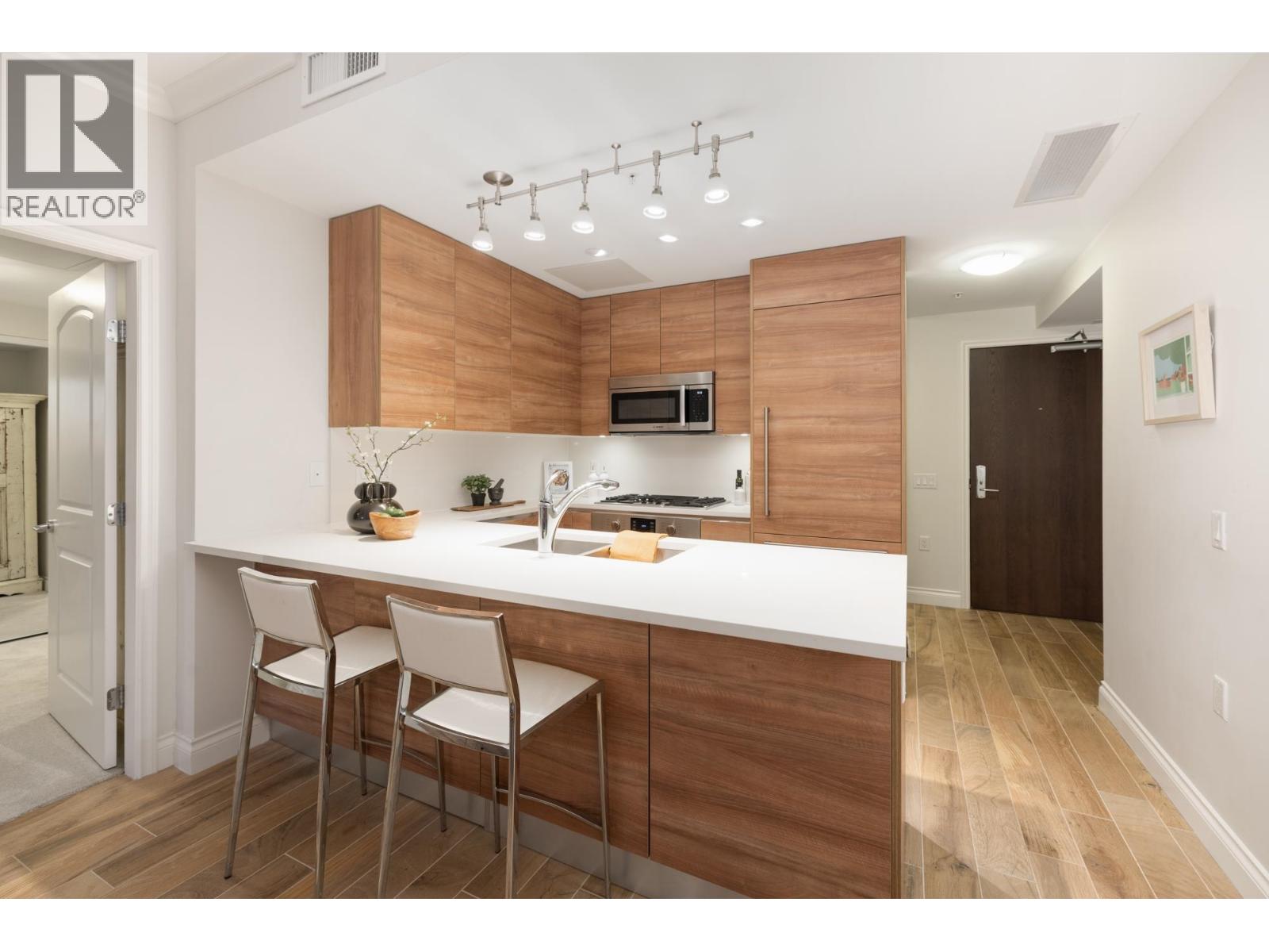 803 199 VICTORY SHIP WAY, North Vancouver