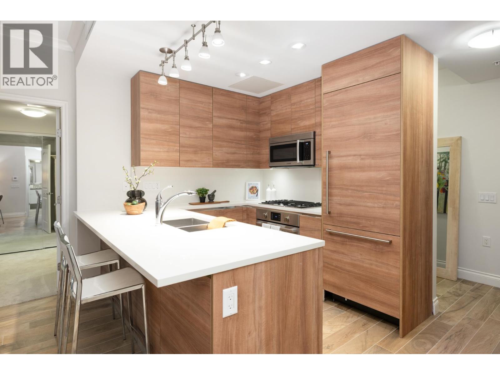 803 199 VICTORY SHIP WAY, North Vancouver