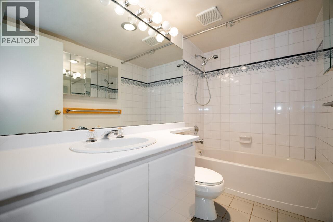 401 1566 W 13 AVENUE, Vancouver