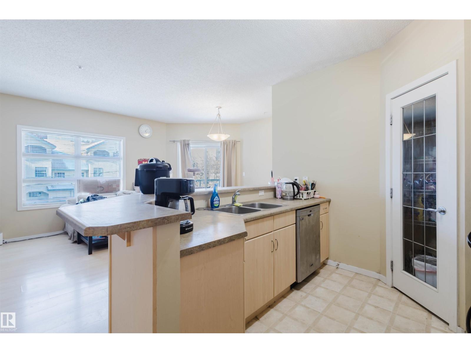#207 9910 111 ST NW - 8