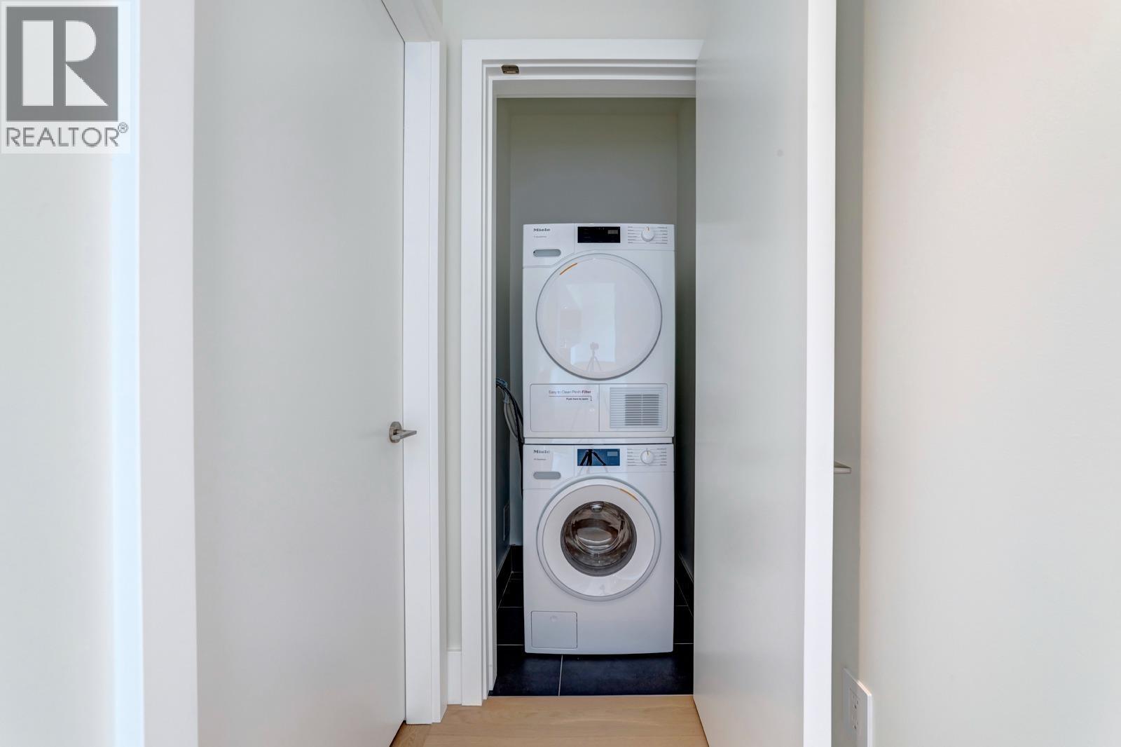 302 3101 BURFIELD PLACE, West Vancouver