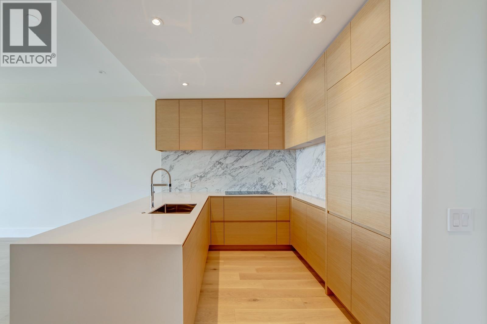 302 3101 BURFIELD PLACE, West Vancouver