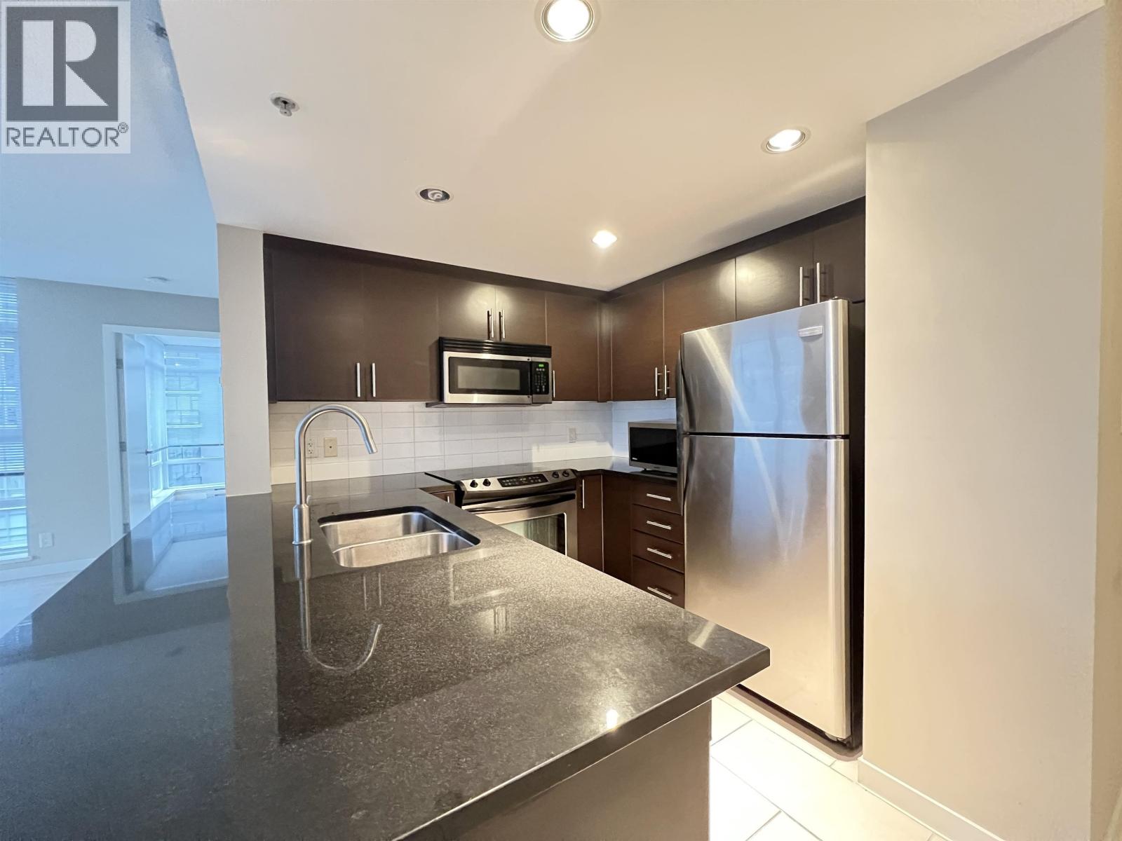 906 555 DELESTRE Avenue - main photo