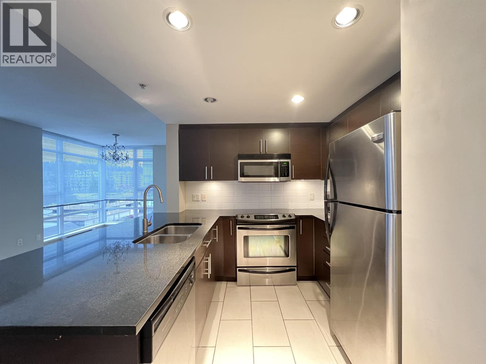 906 555 DELESTRE Avenue - photo 2