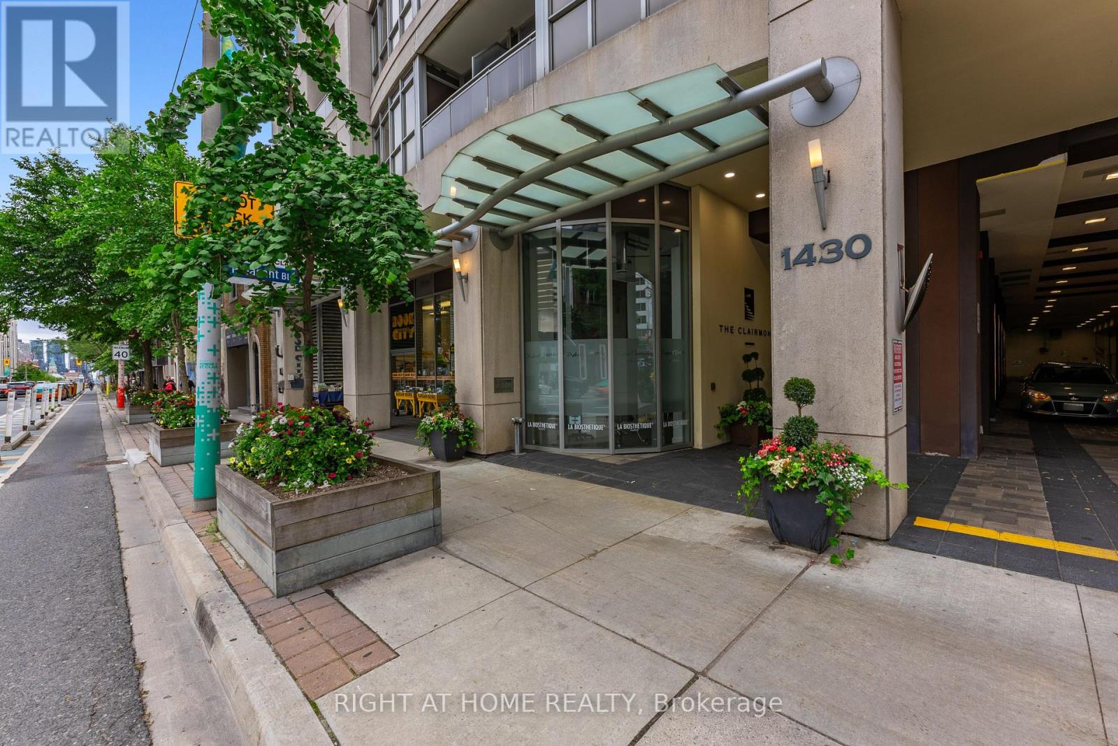 #704 1430 YONGE STREET - 3