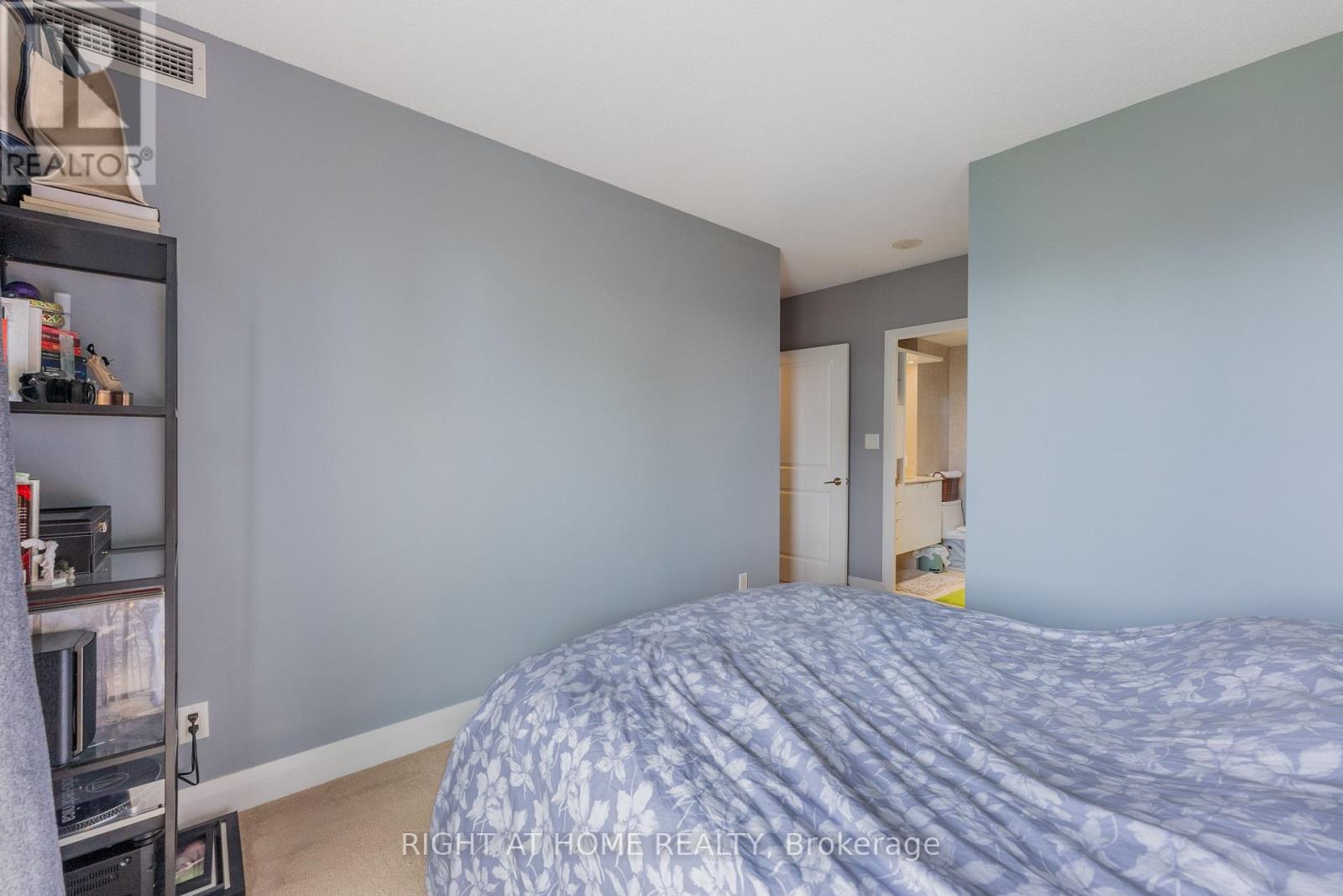 #704 1430 YONGE STREET - 35