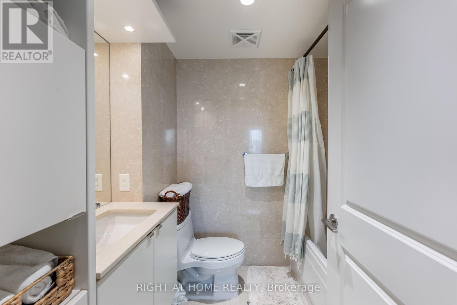#704 1430 YONGE STREET - 37