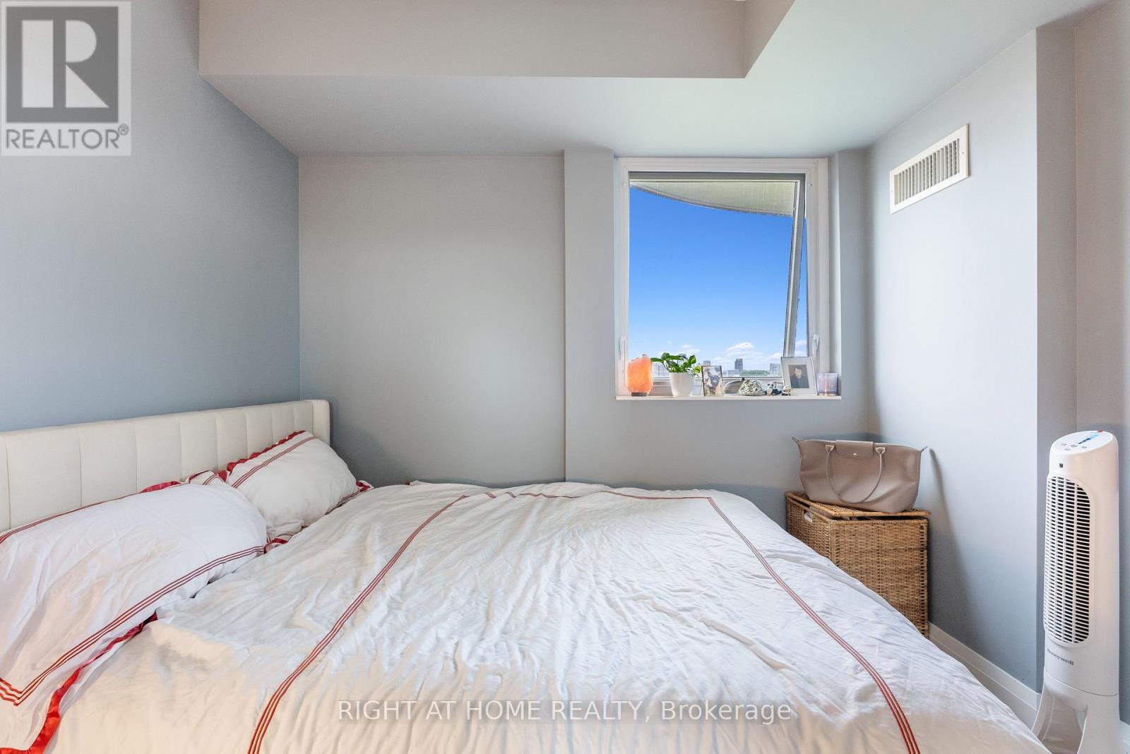 #704 1430 YONGE STREET - 5