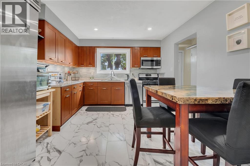 18 RIVERDALE Drive - 6