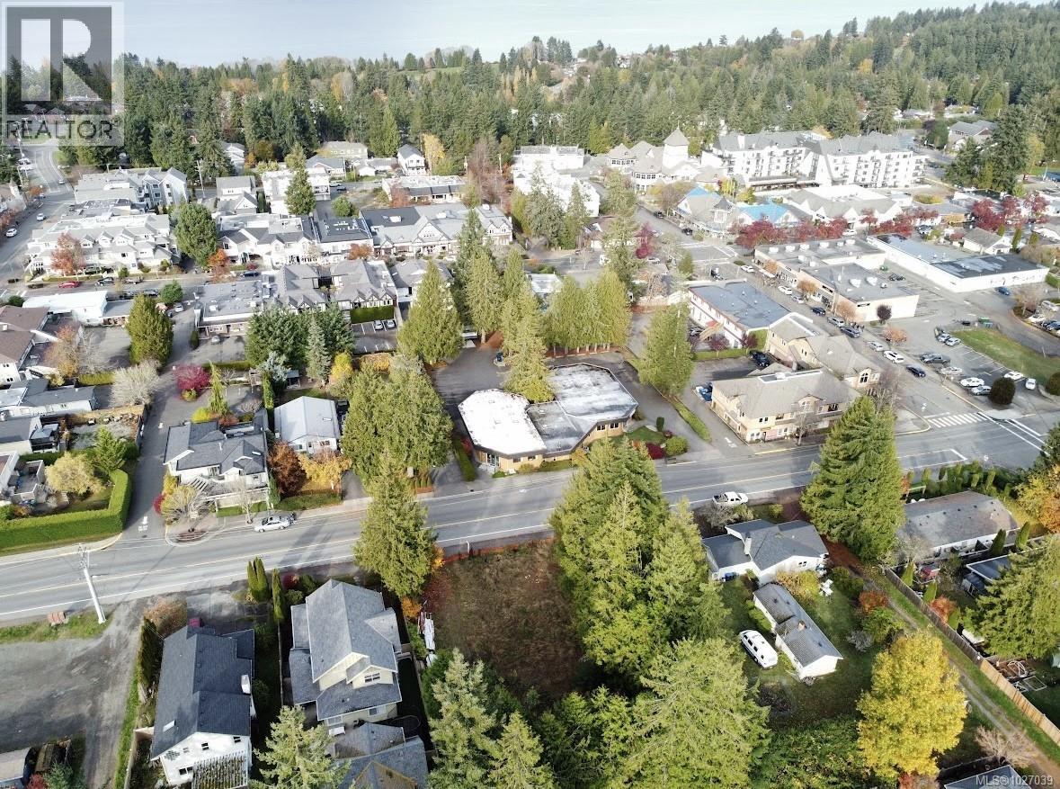 172 Fern Rd W, Qualicum Beach